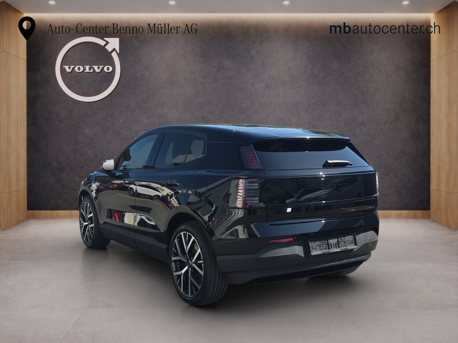 VOLVO EX30 E60 Twin Ultra Performance Sw. Black Ed. AWD-image-2
