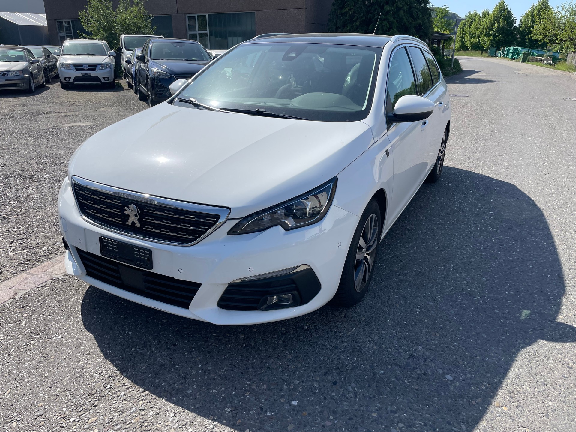 PEUGEOT 308 SW 1.5 BlueHDI Tech Edition EAT8-image-2
