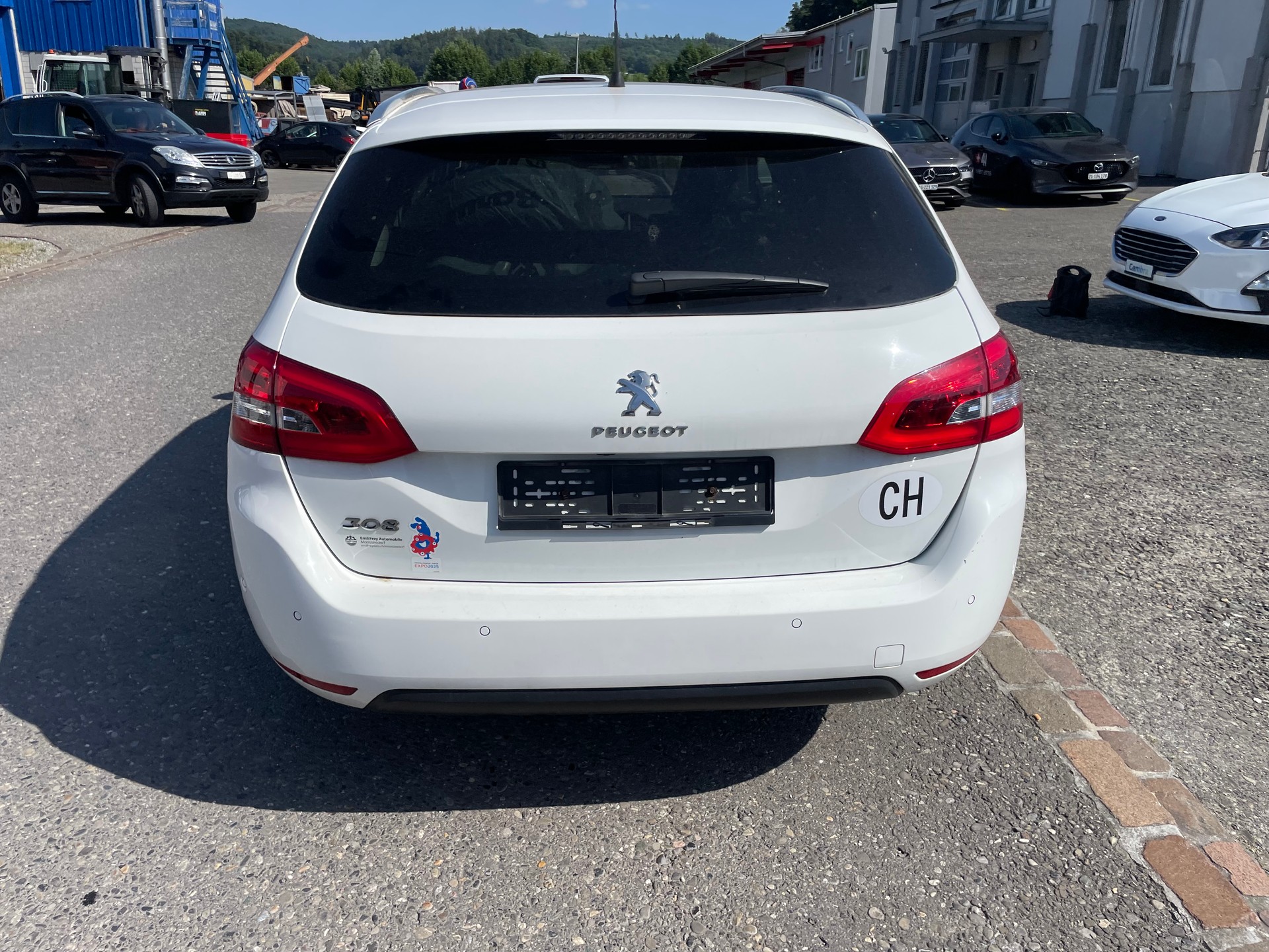 PEUGEOT 308 SW 1.5 BlueHDI Tech Edition EAT8-image-4