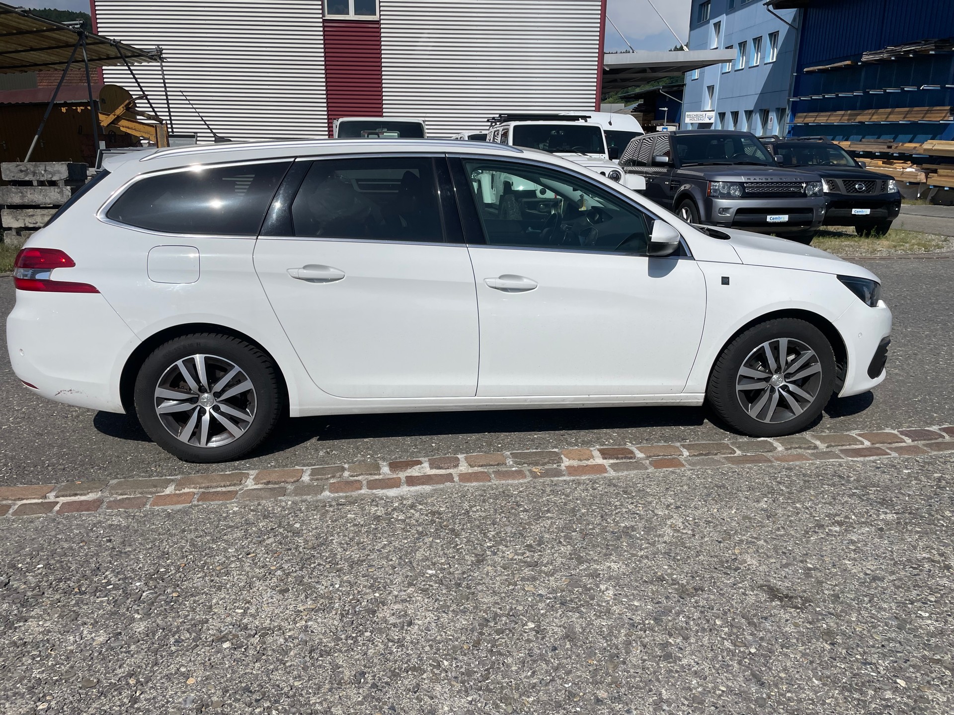 PEUGEOT 308 SW 1.5 BlueHDI Tech Edition EAT8-image-6