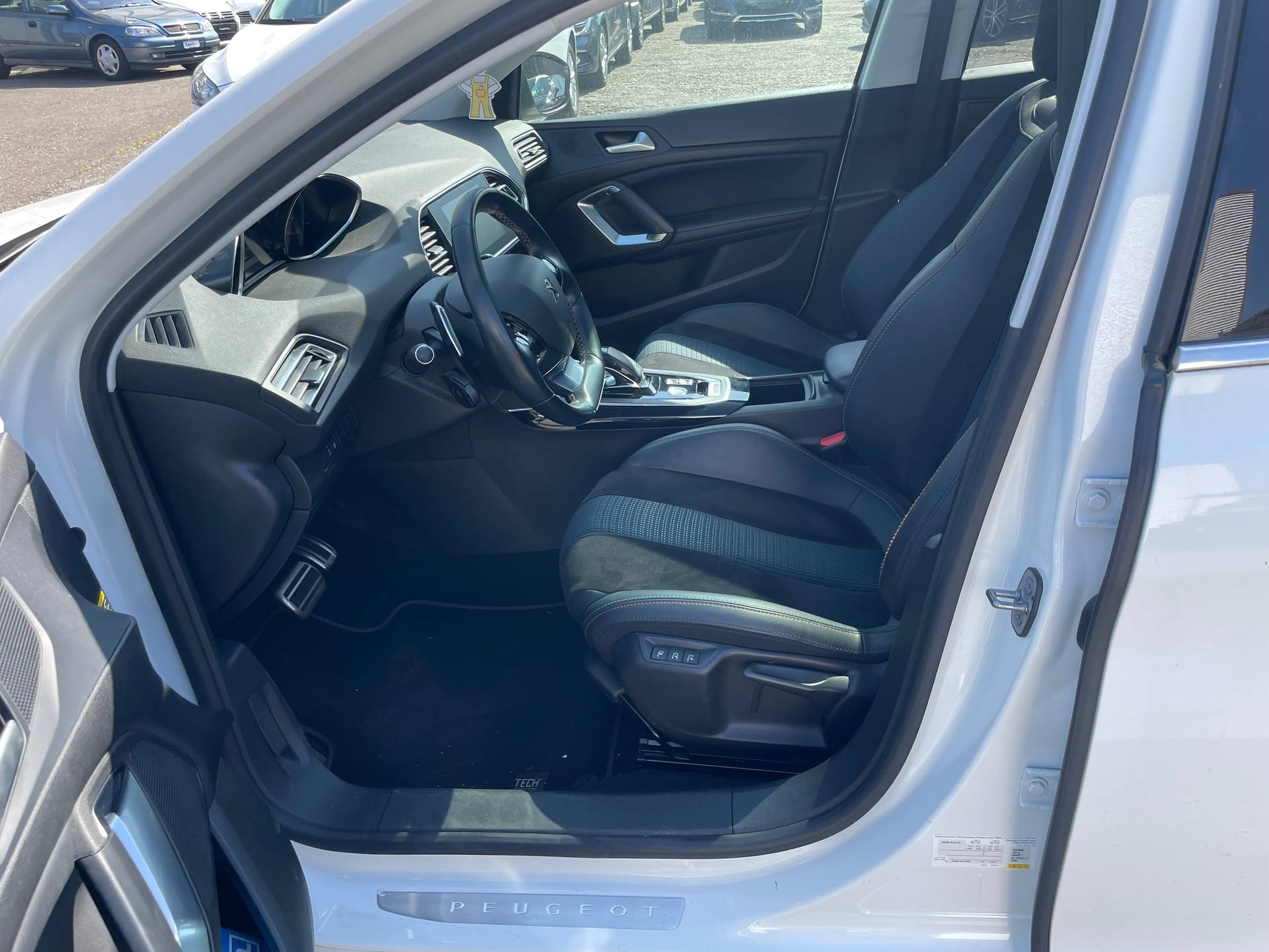PEUGEOT 308 SW 1.5 BlueHDI Tech Edition EAT8-image-10