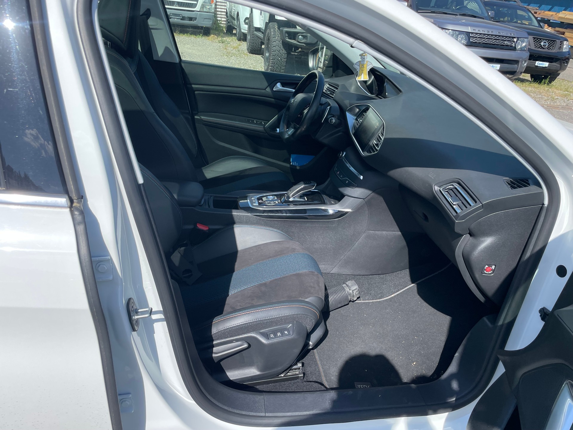 PEUGEOT 308 SW 1.5 BlueHDI Tech Edition EAT8-image-11