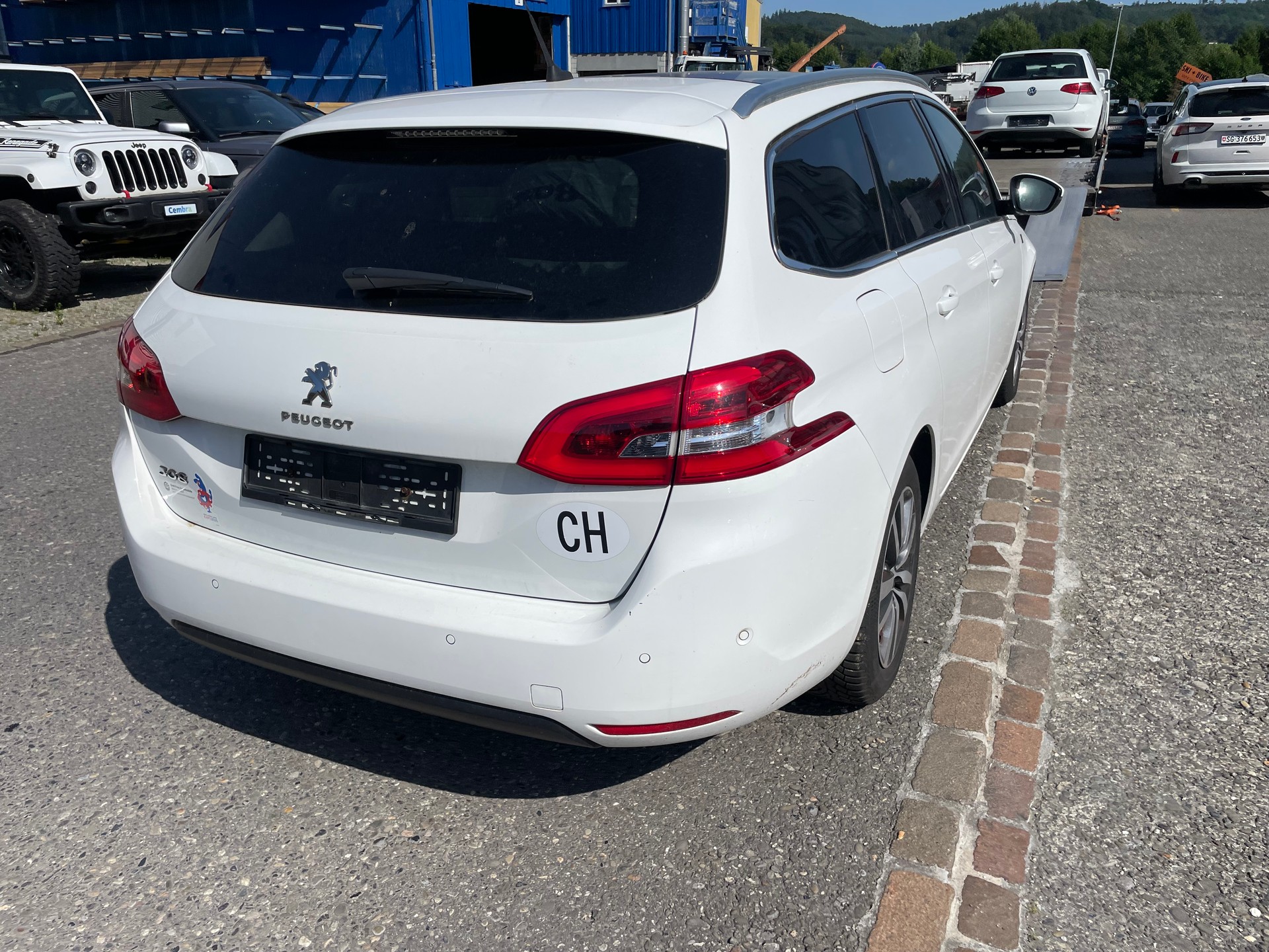 PEUGEOT 308 SW 1.5 BlueHDI Tech Edition EAT8-image-5