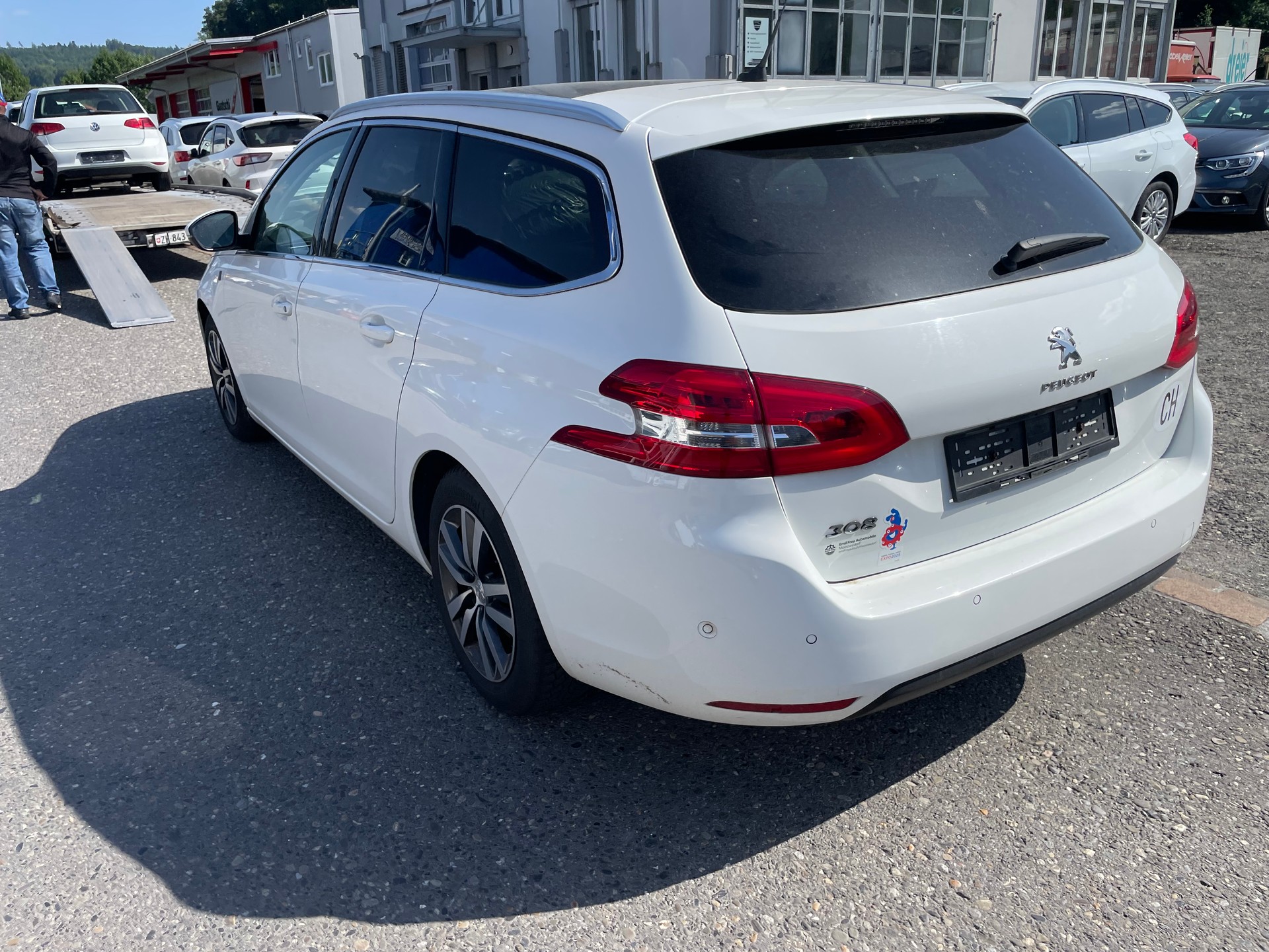 PEUGEOT 308 SW 1.5 BlueHDI Tech Edition EAT8-image-3