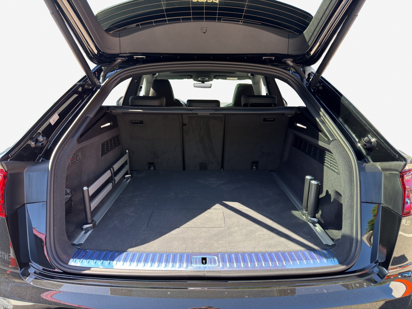 AUDI Q8 SUV TFSI e quattro 290 kW Attraction tiptronic-image-6