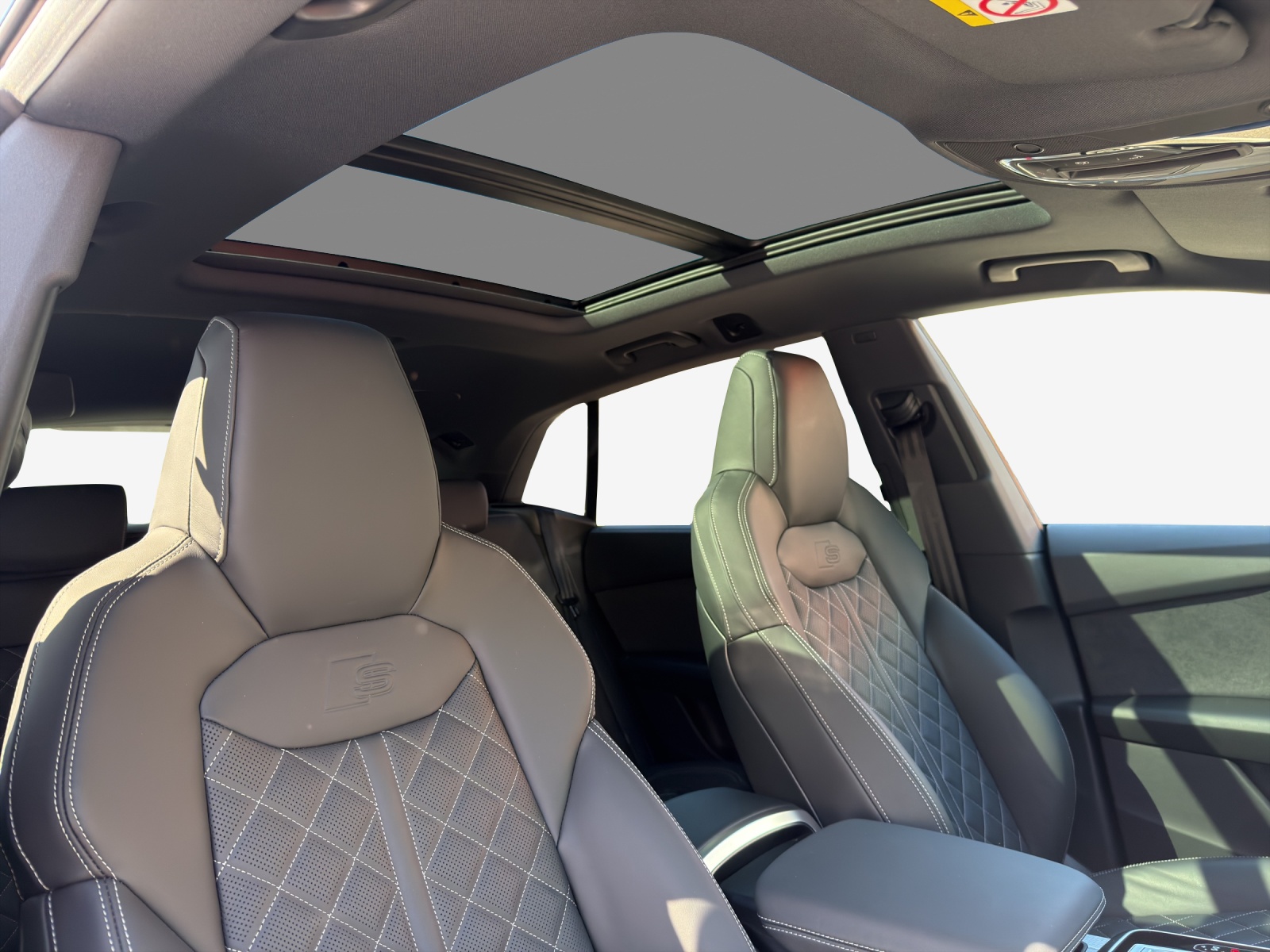 AUDI Q8 SUV TFSI e quattro 290 kW Attraction tiptronic-image-9