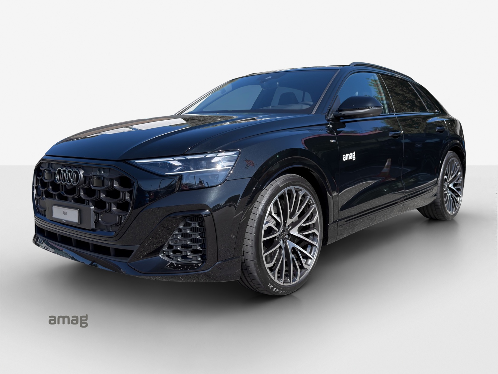 AUDI Q8 SUV TFSI e quattro 290 kW Attraction tiptronic-image-0