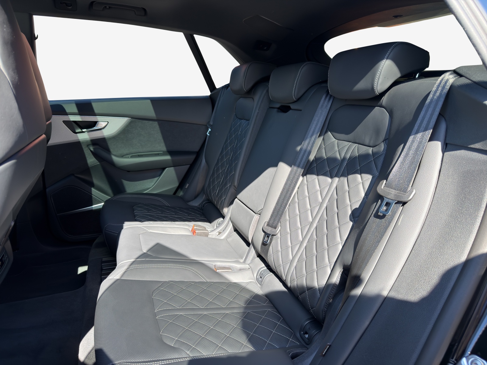 AUDI Q8 SUV TFSI e quattro 290 kW Attraction tiptronic-image-15