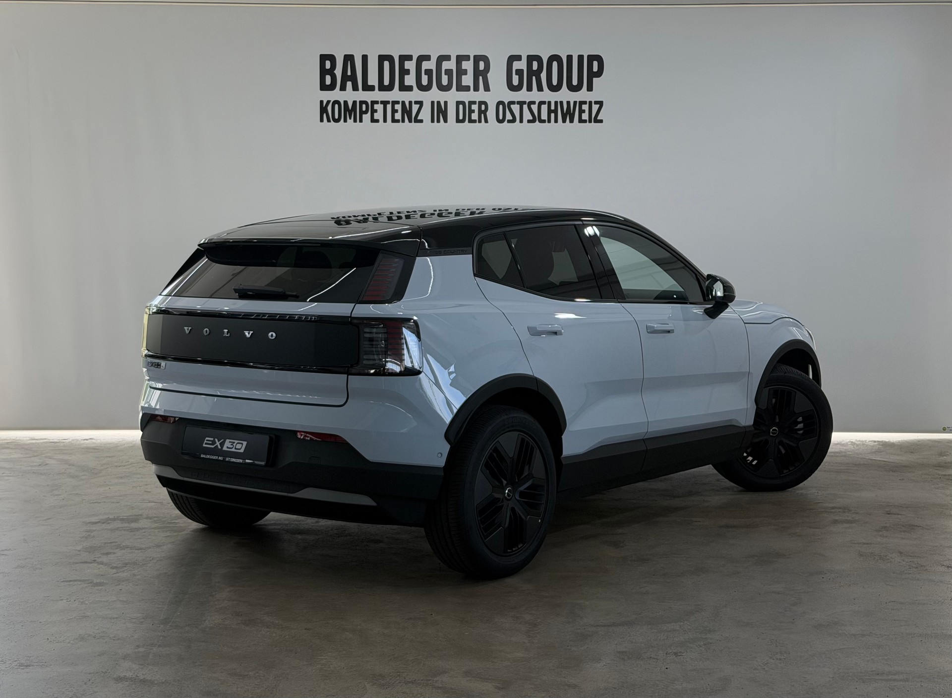 VOLVO EX 30 CC E60 Twin Performance A-showroom-element-2
