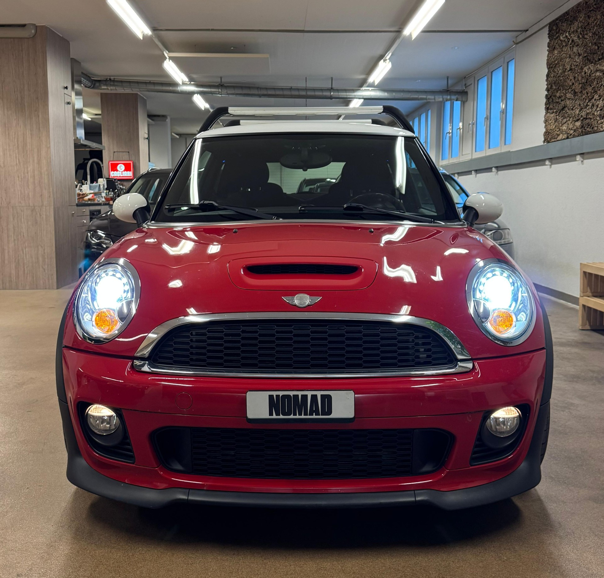MINI Cooper SD-showroom-element-1