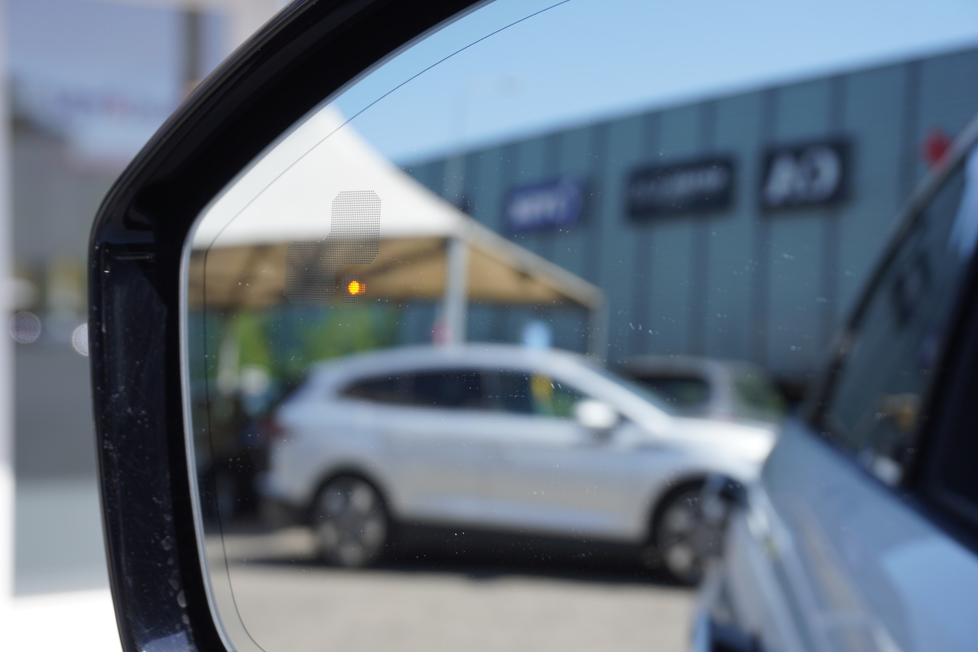 LAND ROVER Range Rover Evoque P 300e S AT8-image-22