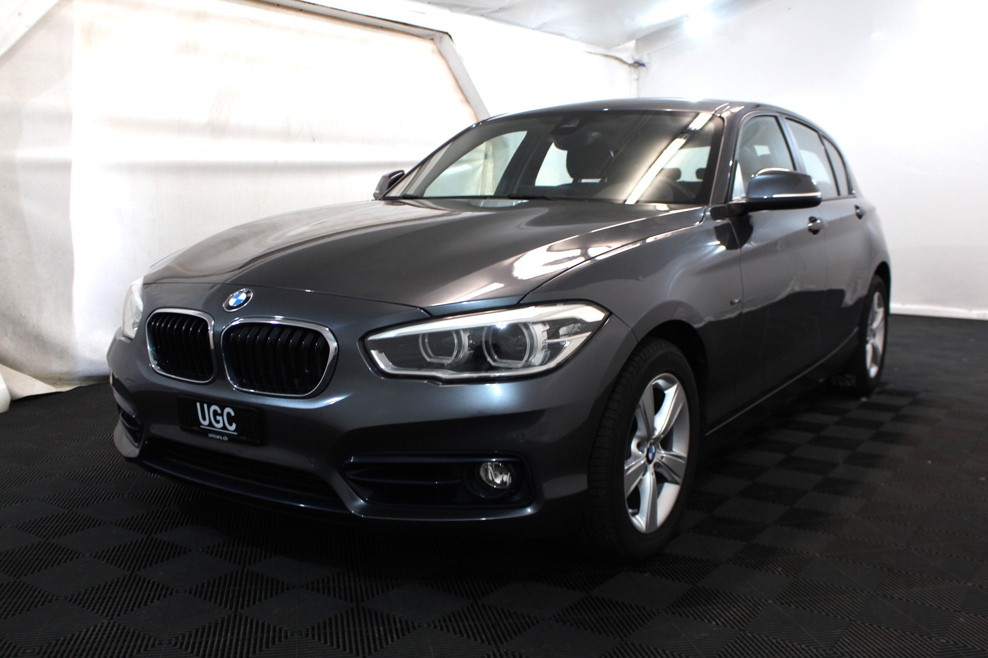 BMW 118d-showroom-element-2