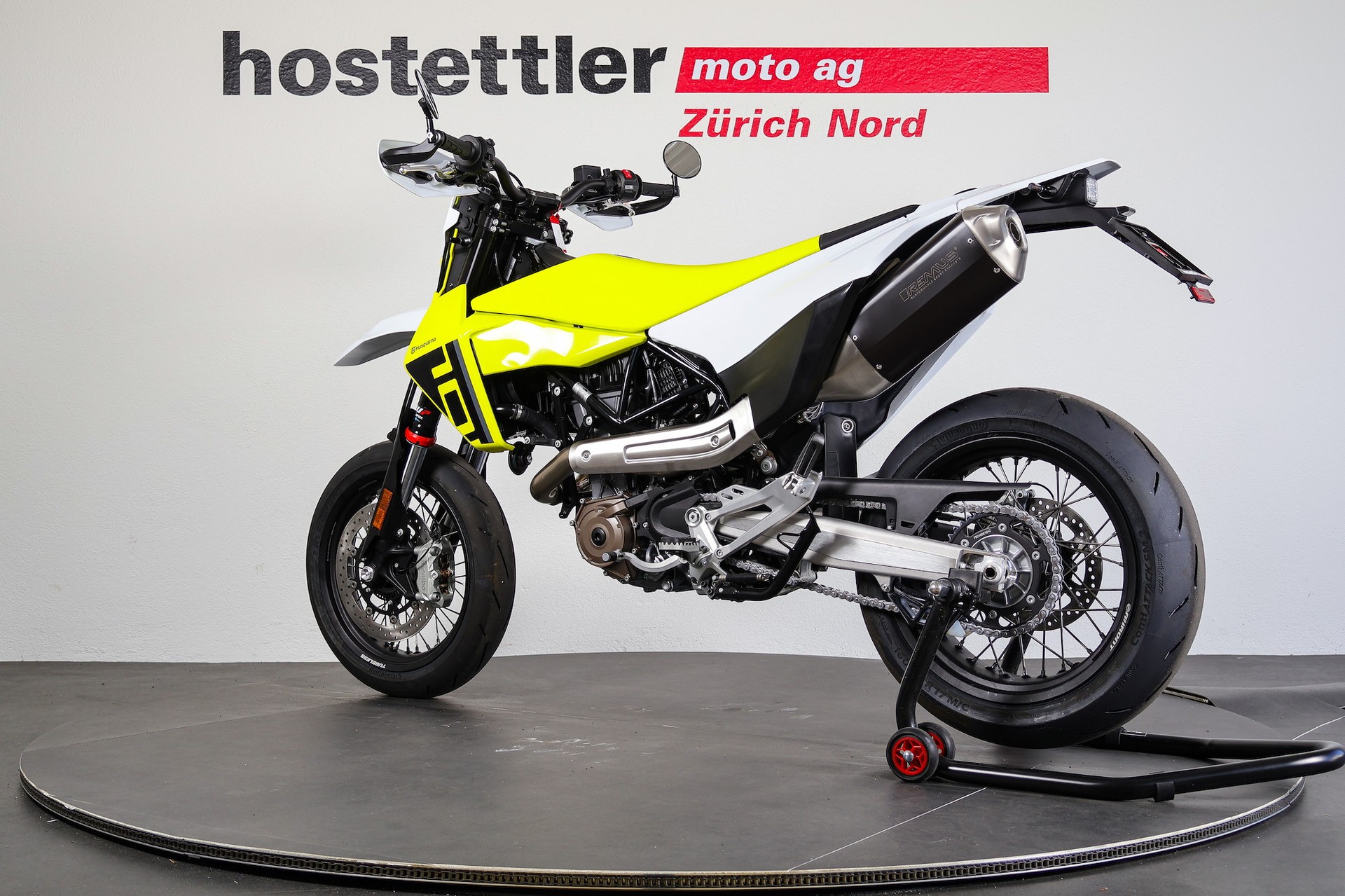 HUSQVARNA 701 Supermoto OMEGA II-showroom-element-3