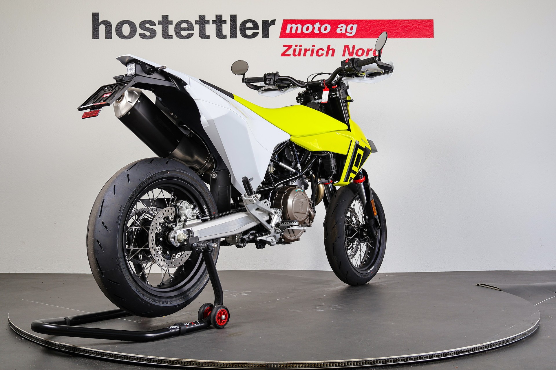 HUSQVARNA 701 Supermoto OMEGA II-showroom-element-2