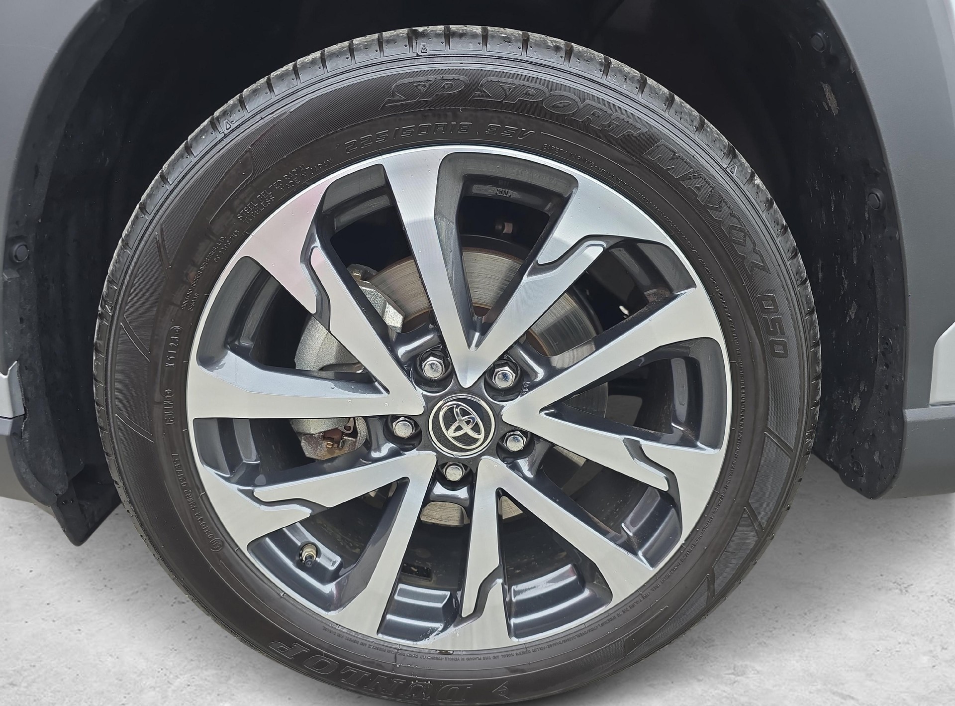 TOYOTA Corolla Cross 2.0 HSD Premium AWD-i / ab 3,99% Leasing bei Abschluss einer Protect Autoversicherung-image-19