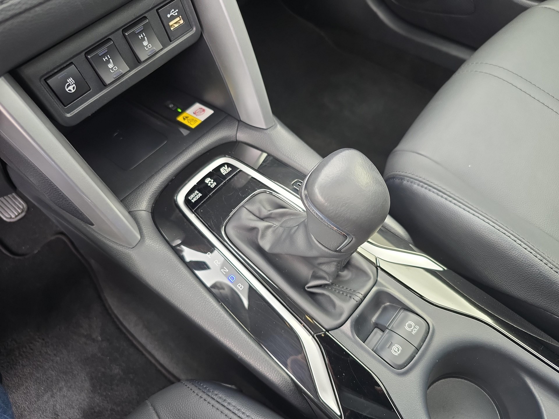 TOYOTA Corolla Cross 2.0 HSD Premium AWD-i / ab 3,99% Leasing bei Abschluss einer Protect Autoversicherung-image-15