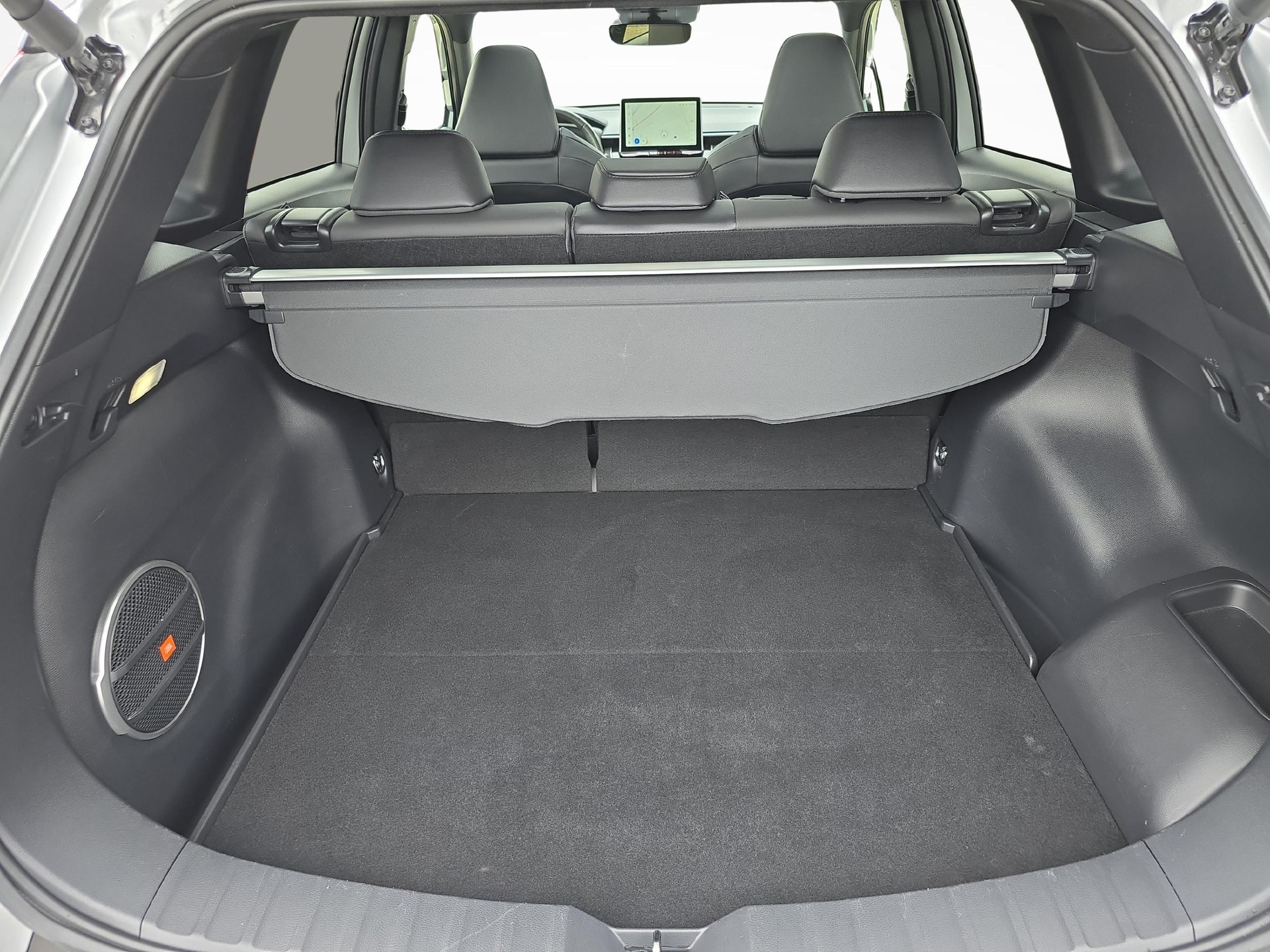 TOYOTA Corolla Cross 2.0 HSD Premium AWD-i / ab 3,99% Leasing bei Abschluss einer Protect Autoversicherung-image-11
