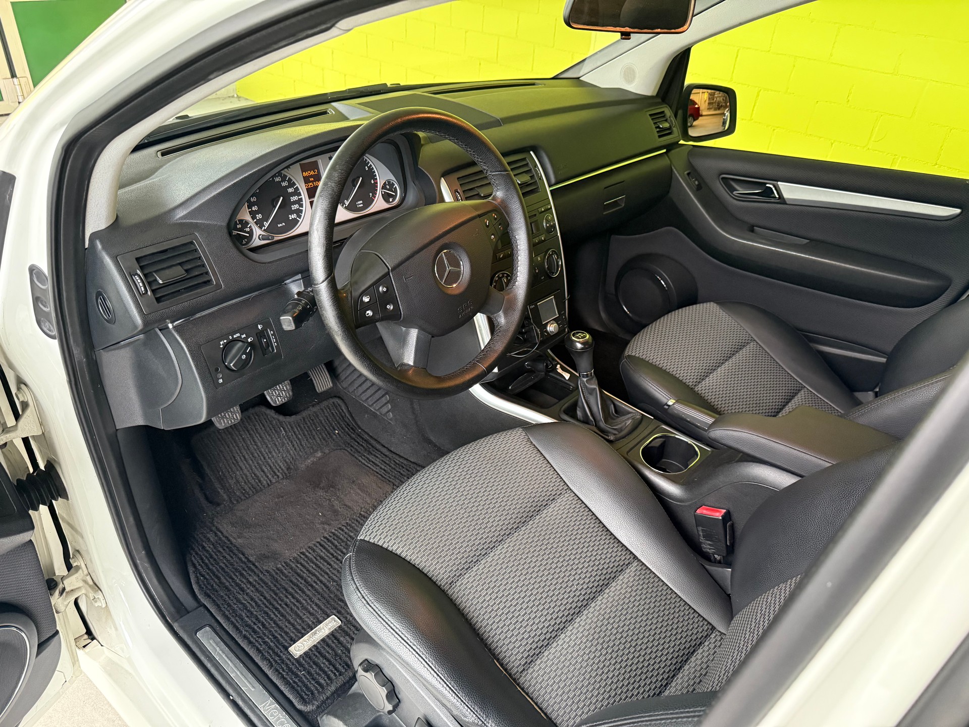 MERCEDES-BENZ B 200-image-7