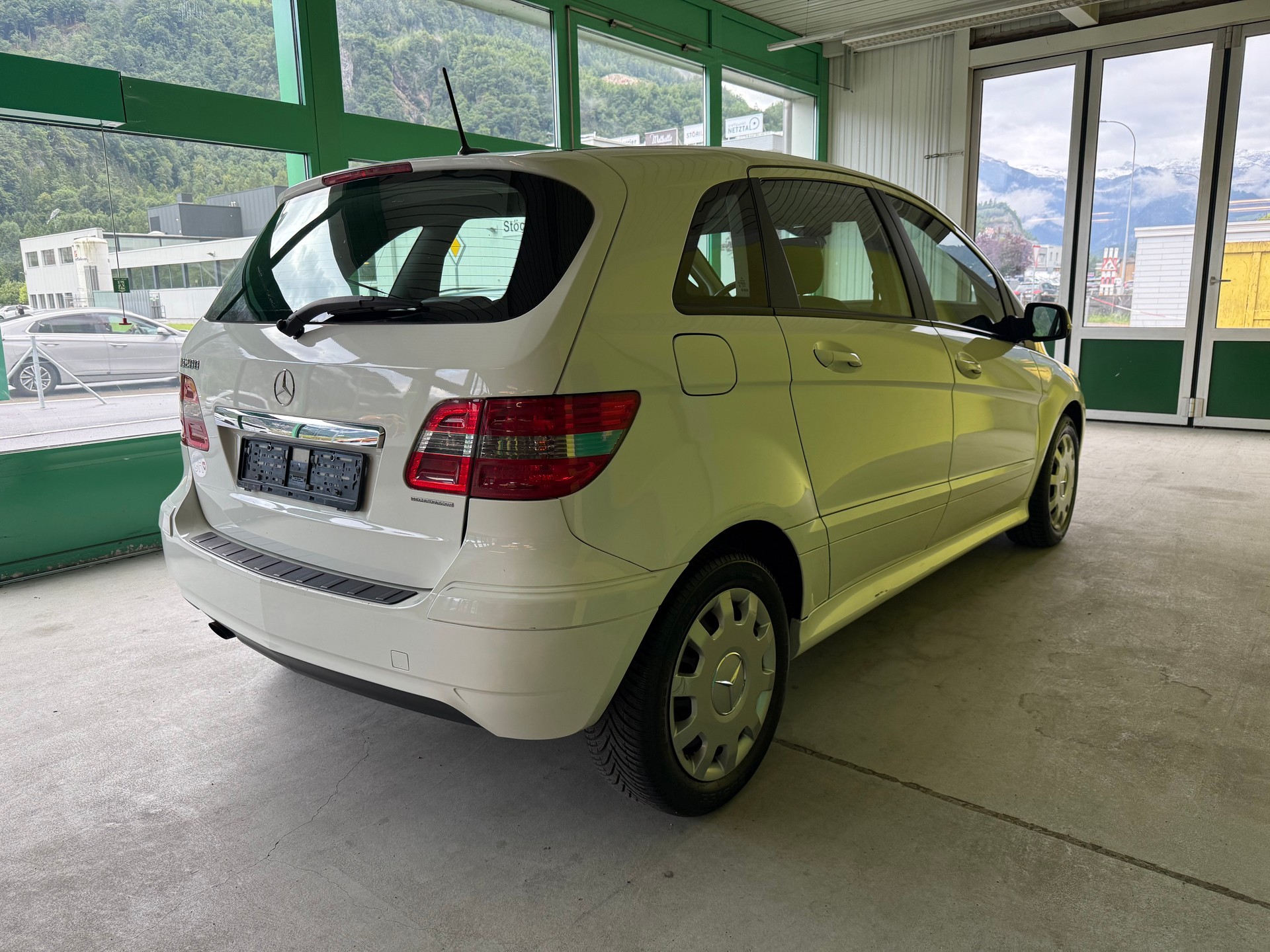 MERCEDES-BENZ B 200-image-12
