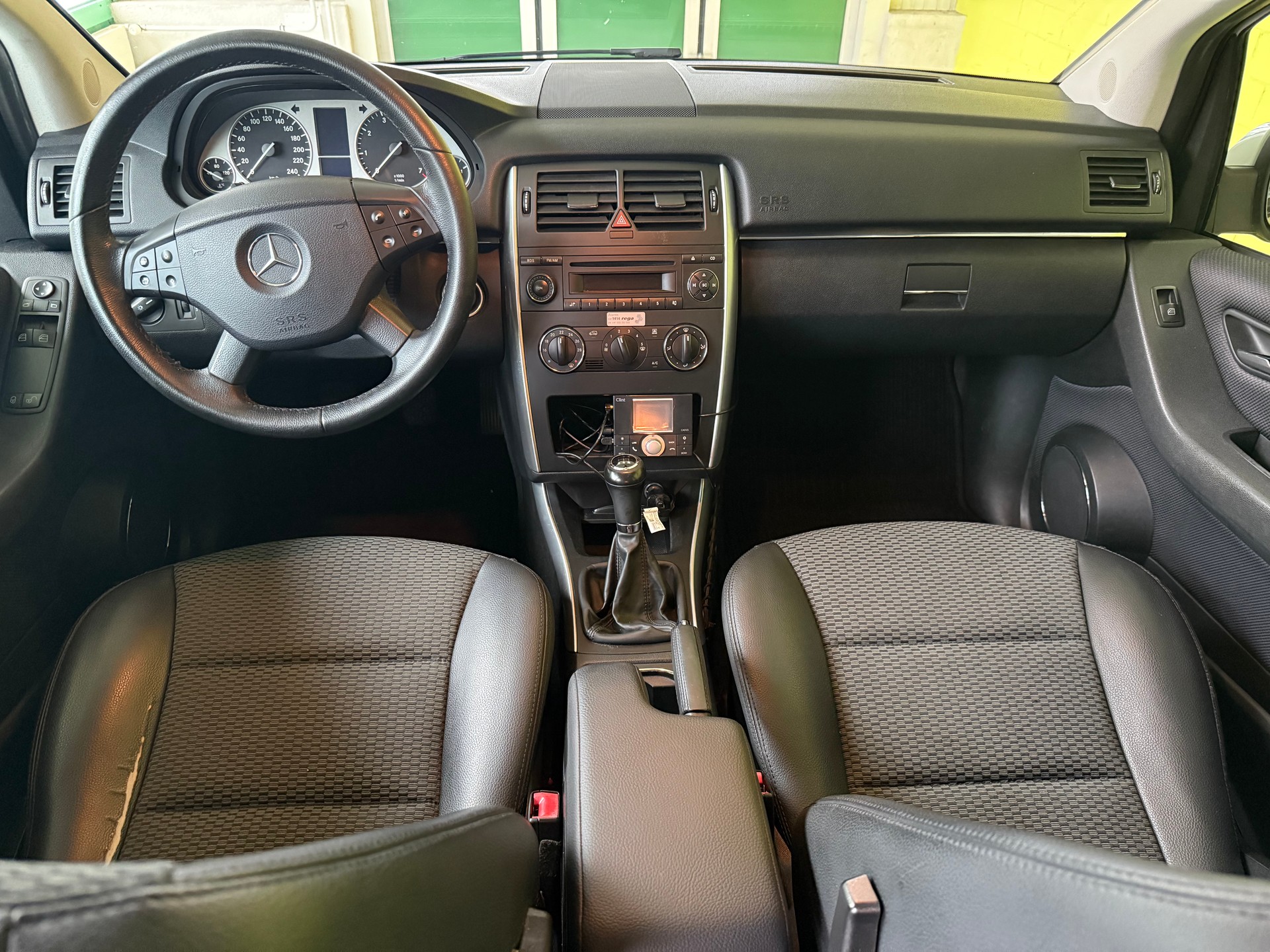 MERCEDES-BENZ B 200-image-9
