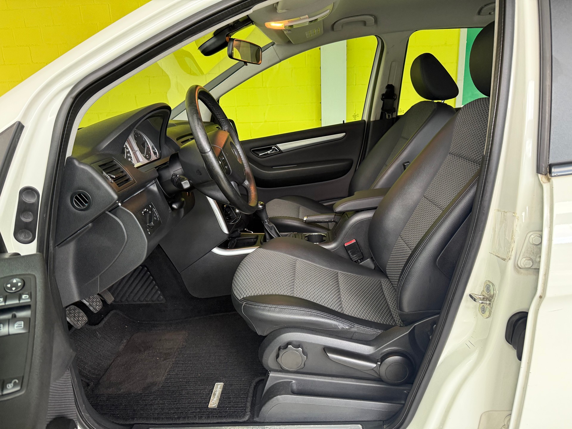 MERCEDES-BENZ B 200-image-6