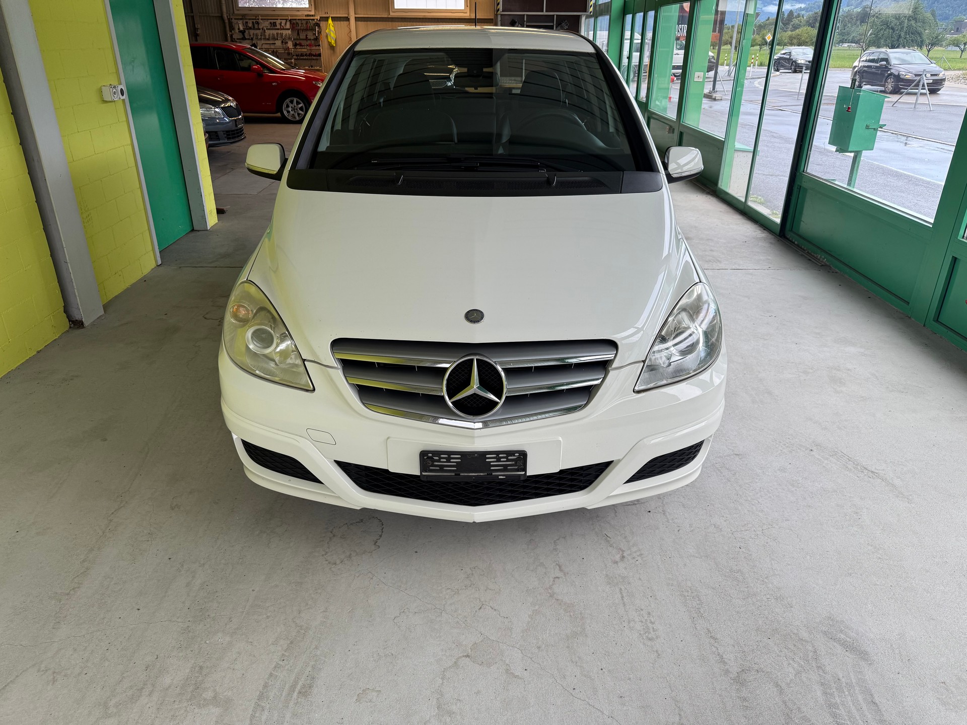 MERCEDES-BENZ B 200-image-1