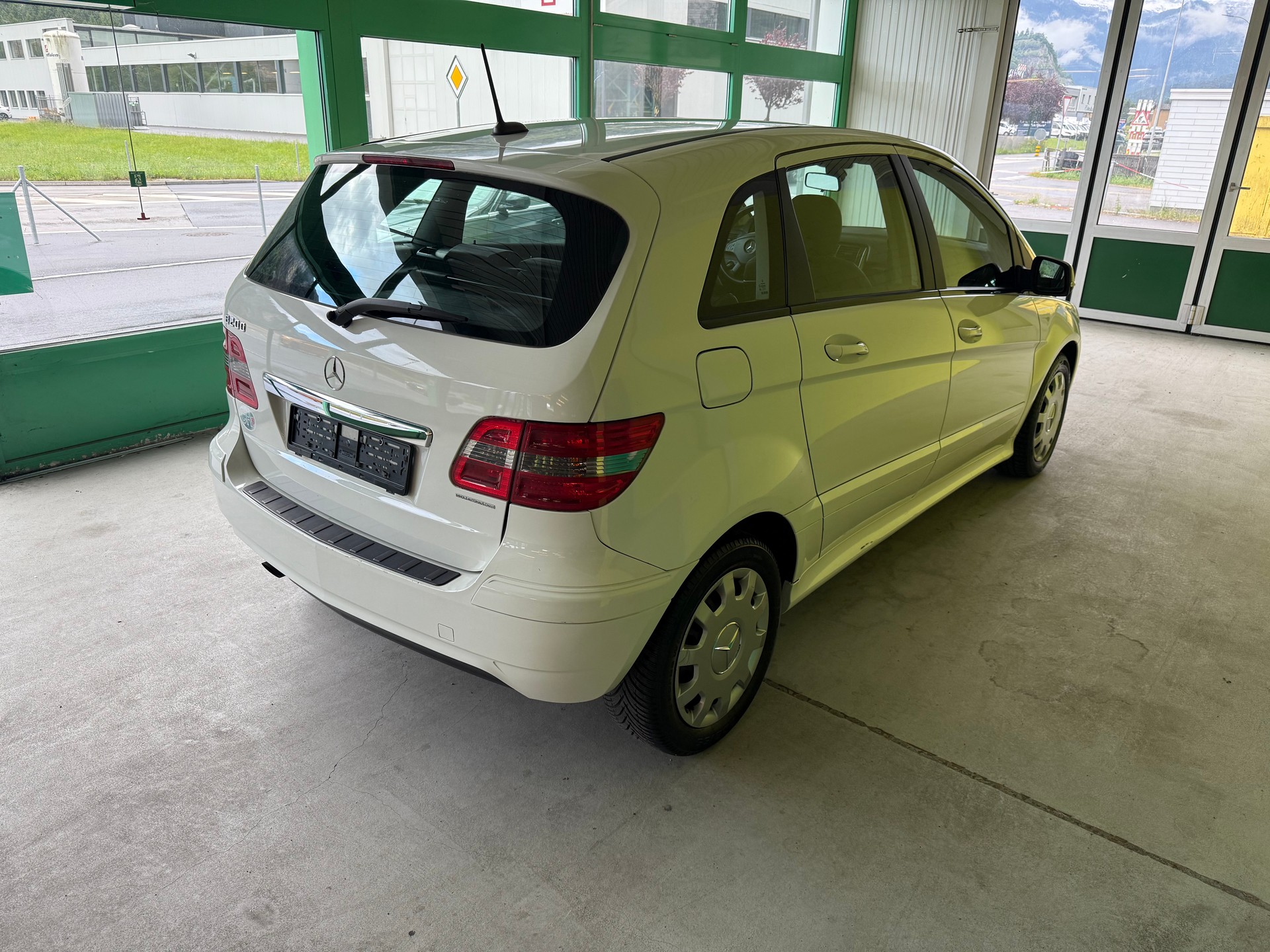 MERCEDES-BENZ B 200-image-13
