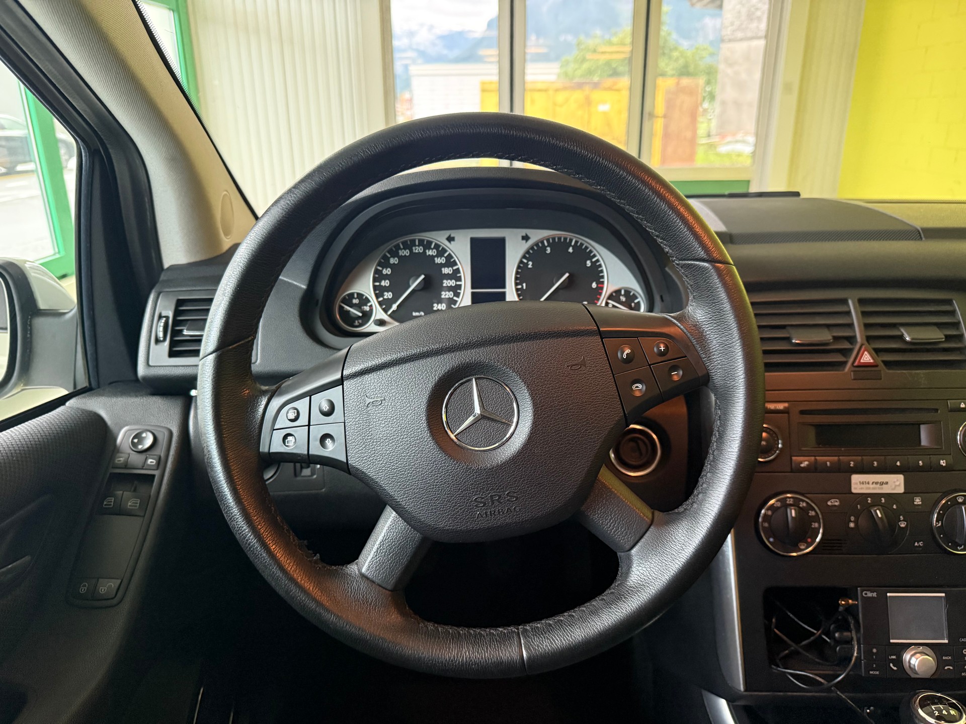 MERCEDES-BENZ B 200-image-10