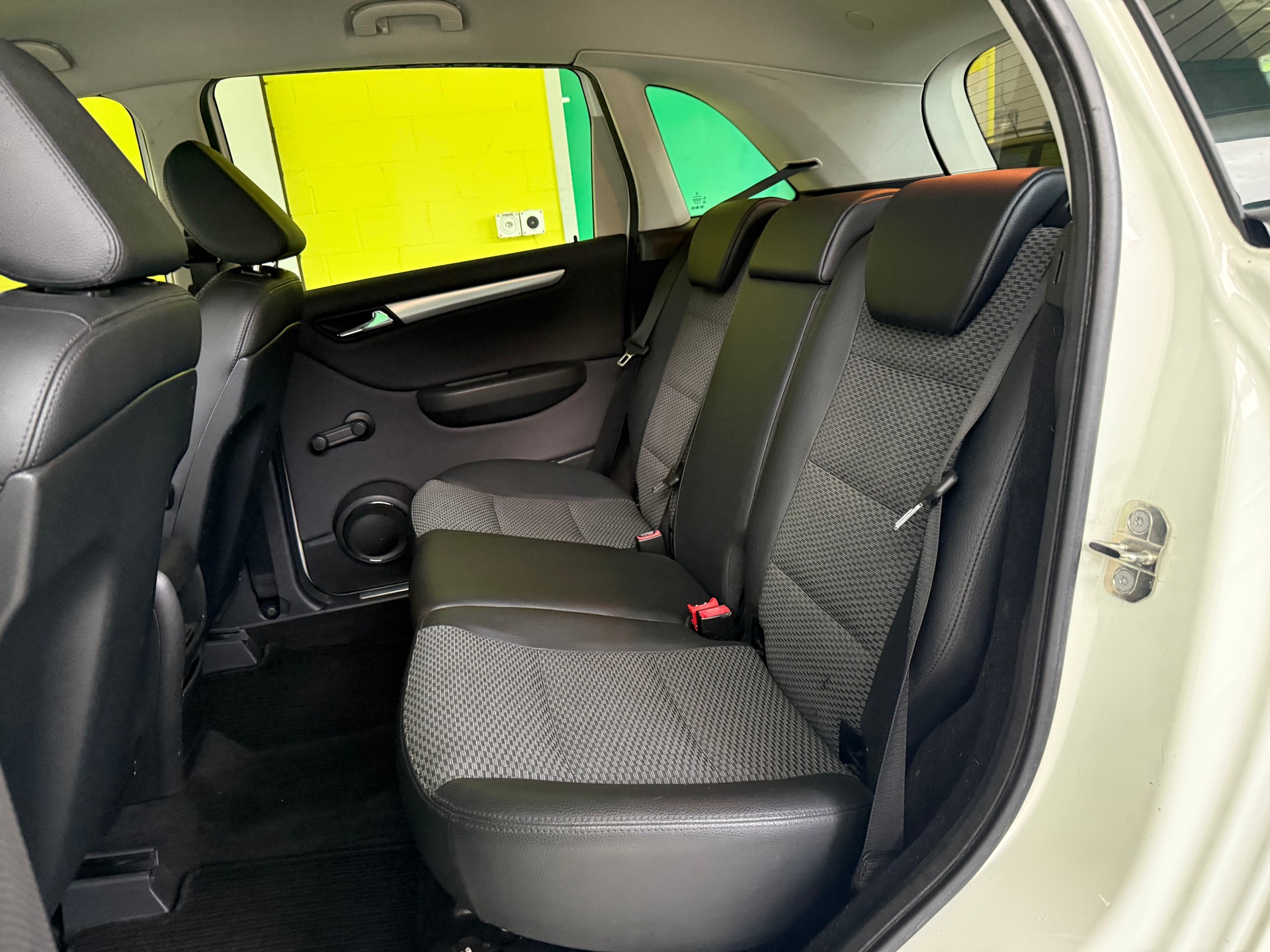 MERCEDES-BENZ B 200-image-5