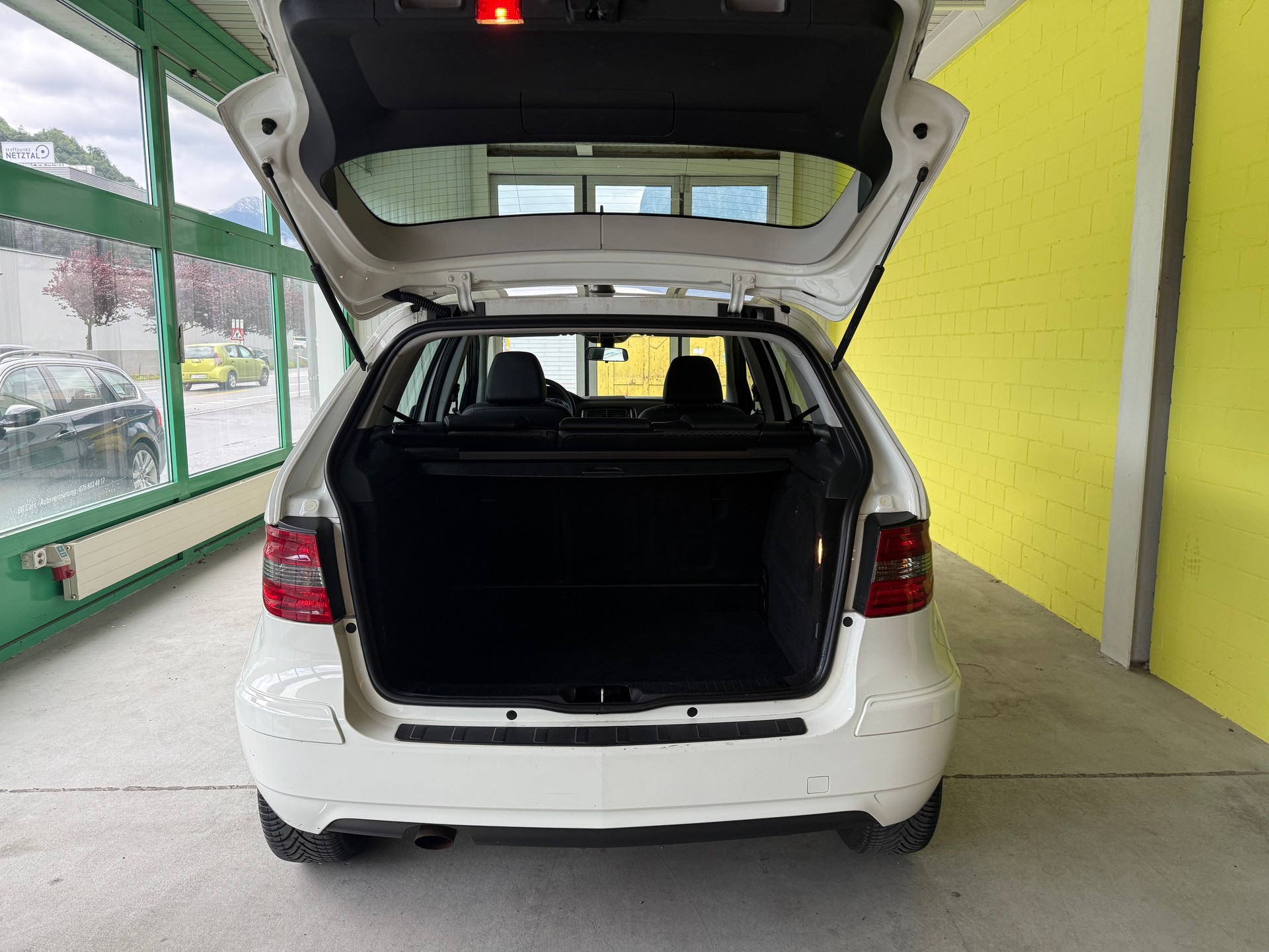 MERCEDES-BENZ B 200-image-16