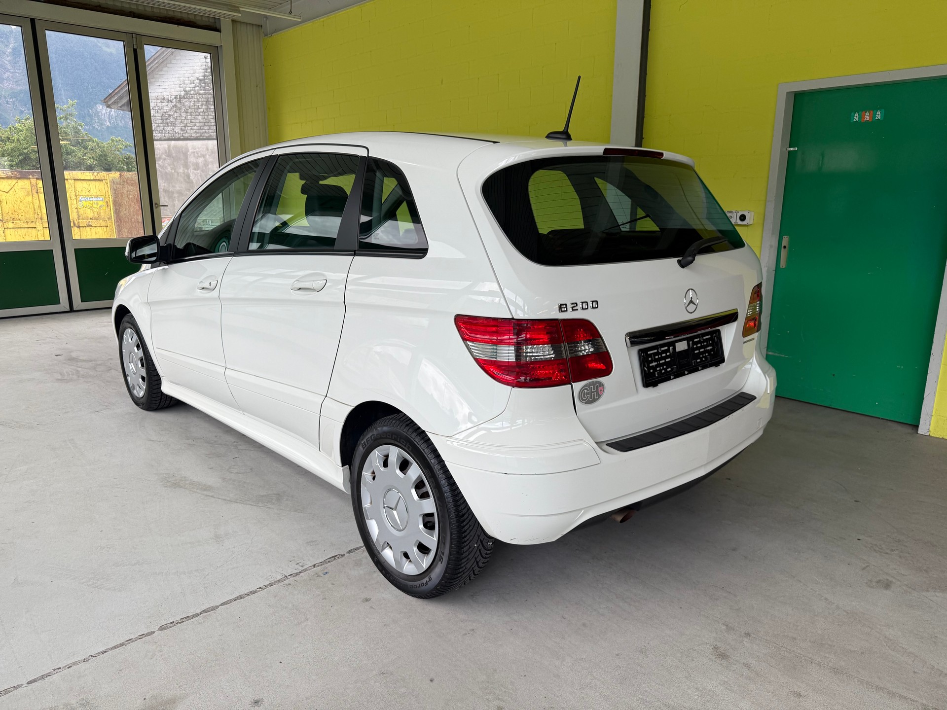MERCEDES-BENZ B 200-image-17