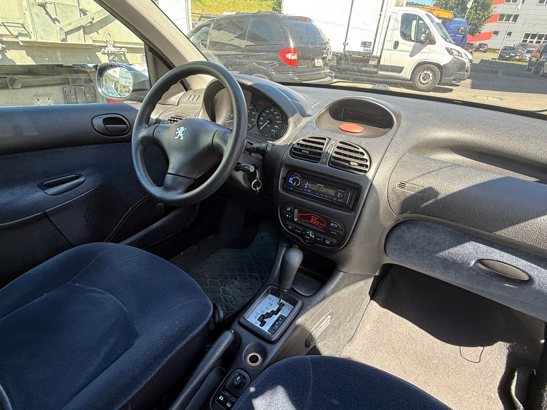 PEUGEOT 206 1.6 16V XT-image-2