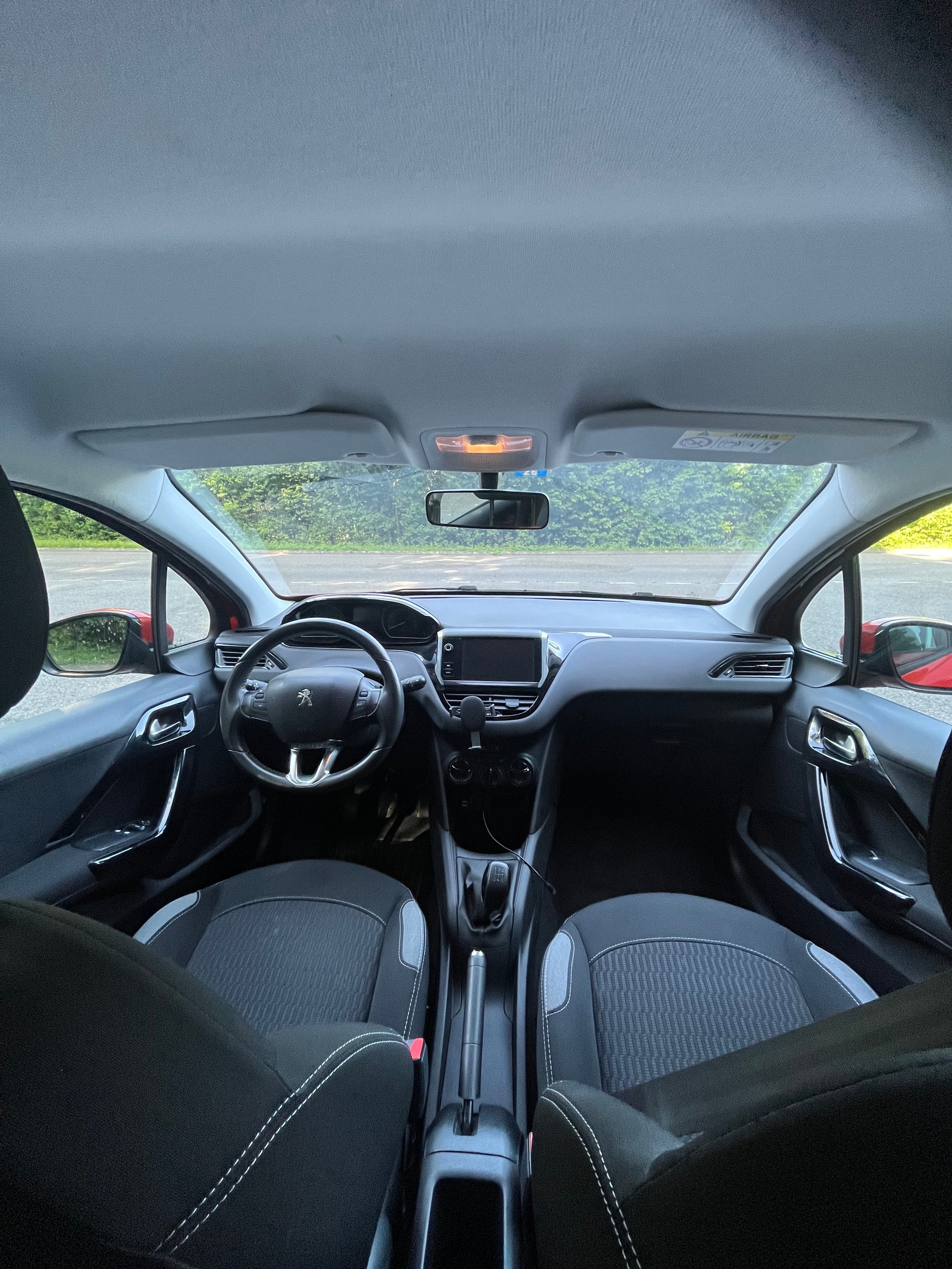 PEUGEOT 208 1.2 PureTech Style-image-5