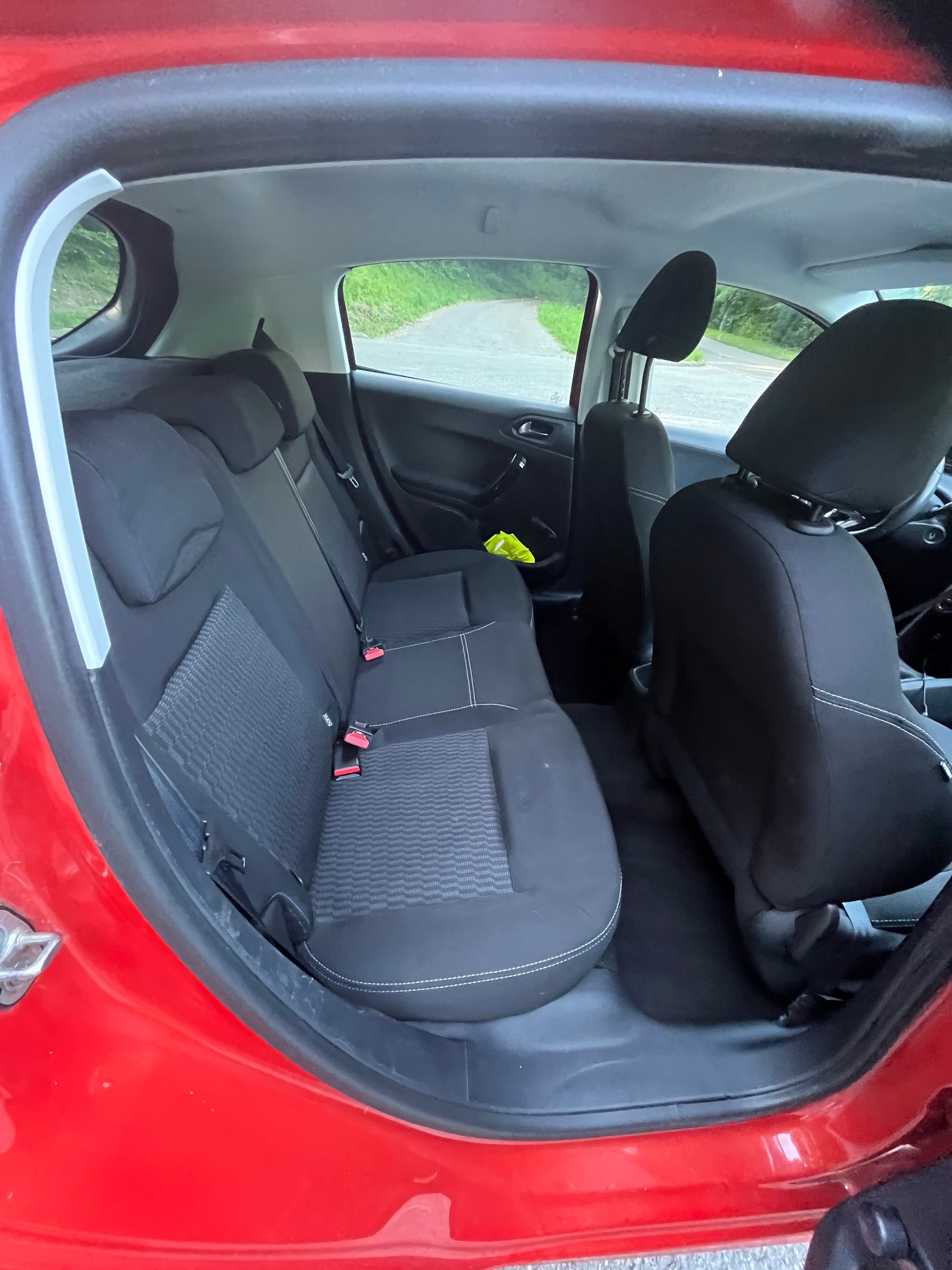PEUGEOT 208 1.2 PureTech Style-image-6