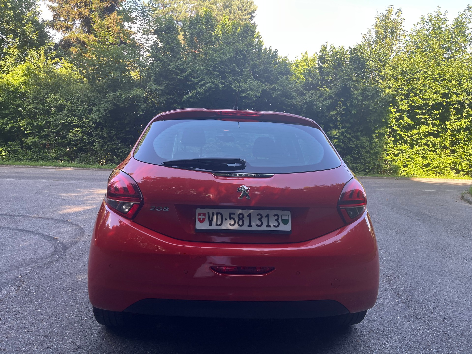PEUGEOT 208 1.2 PureTech Style-image-3