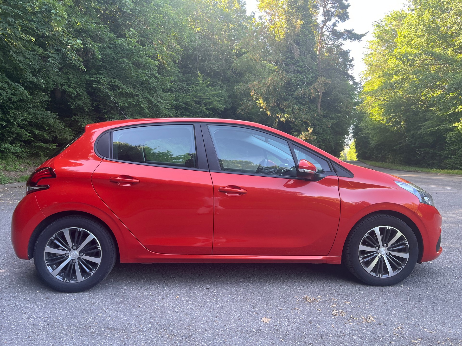 PEUGEOT 208 1.2 PureTech Style-image-4