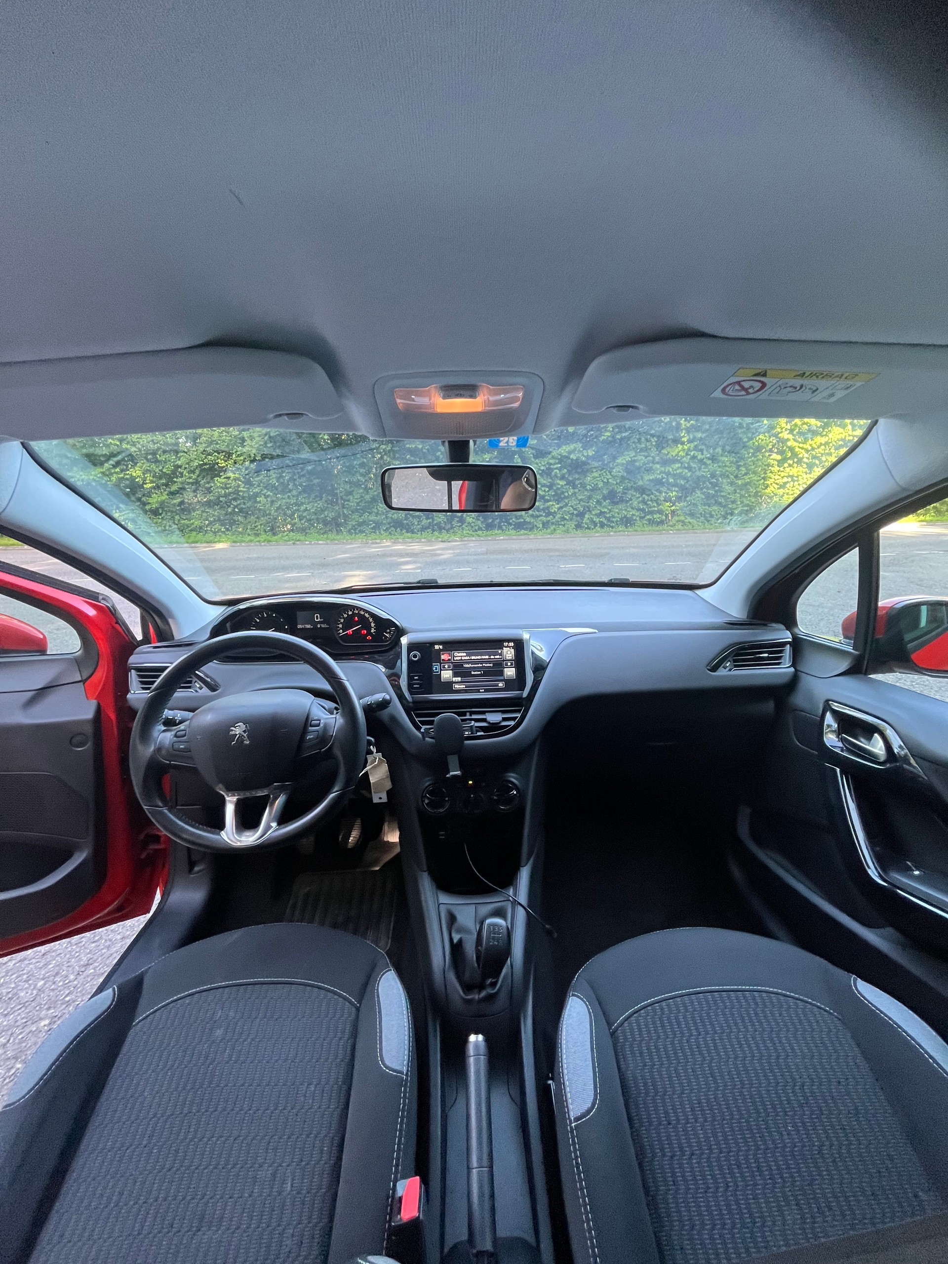 PEUGEOT 208 1.2 PureTech Style-image-8