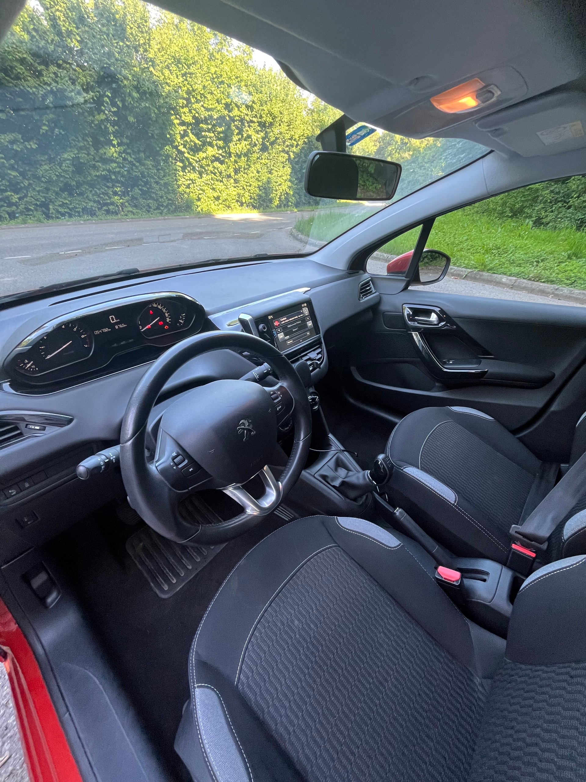 PEUGEOT 208 1.2 PureTech Style-image-7
