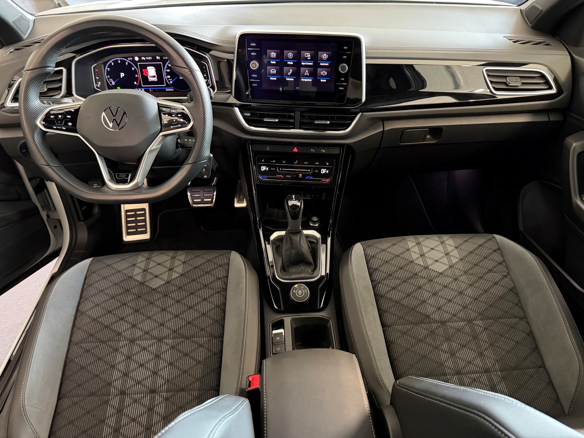 VW T-Roc 2.0 TSI R-Line DSG 4Motion-image-15
