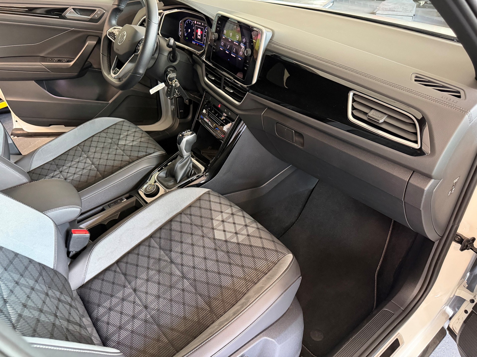 VW T-Roc 2.0 TSI R-Line DSG 4Motion-image-14