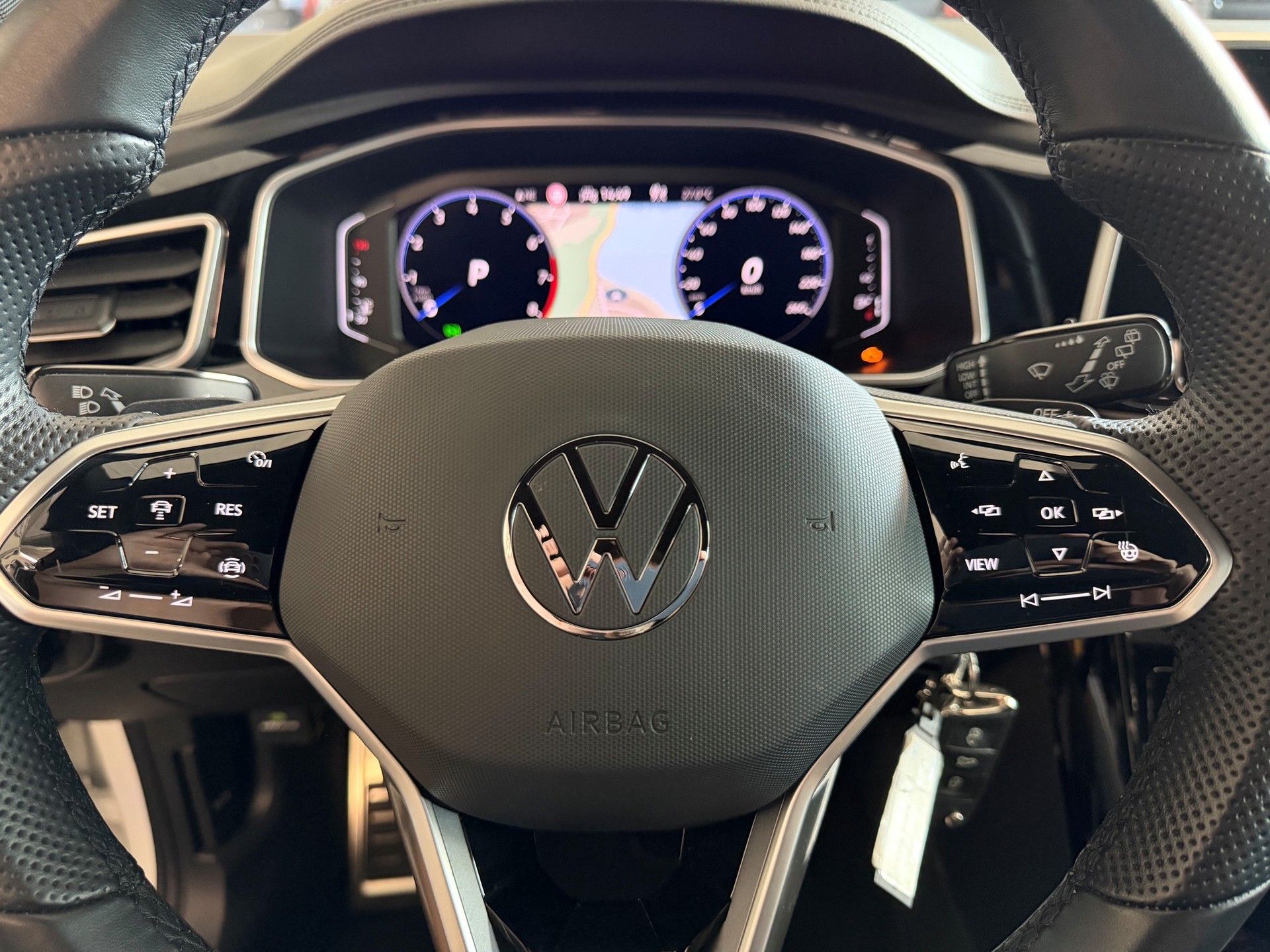 VW T-Roc 2.0 TSI R-Line DSG 4Motion-image-8