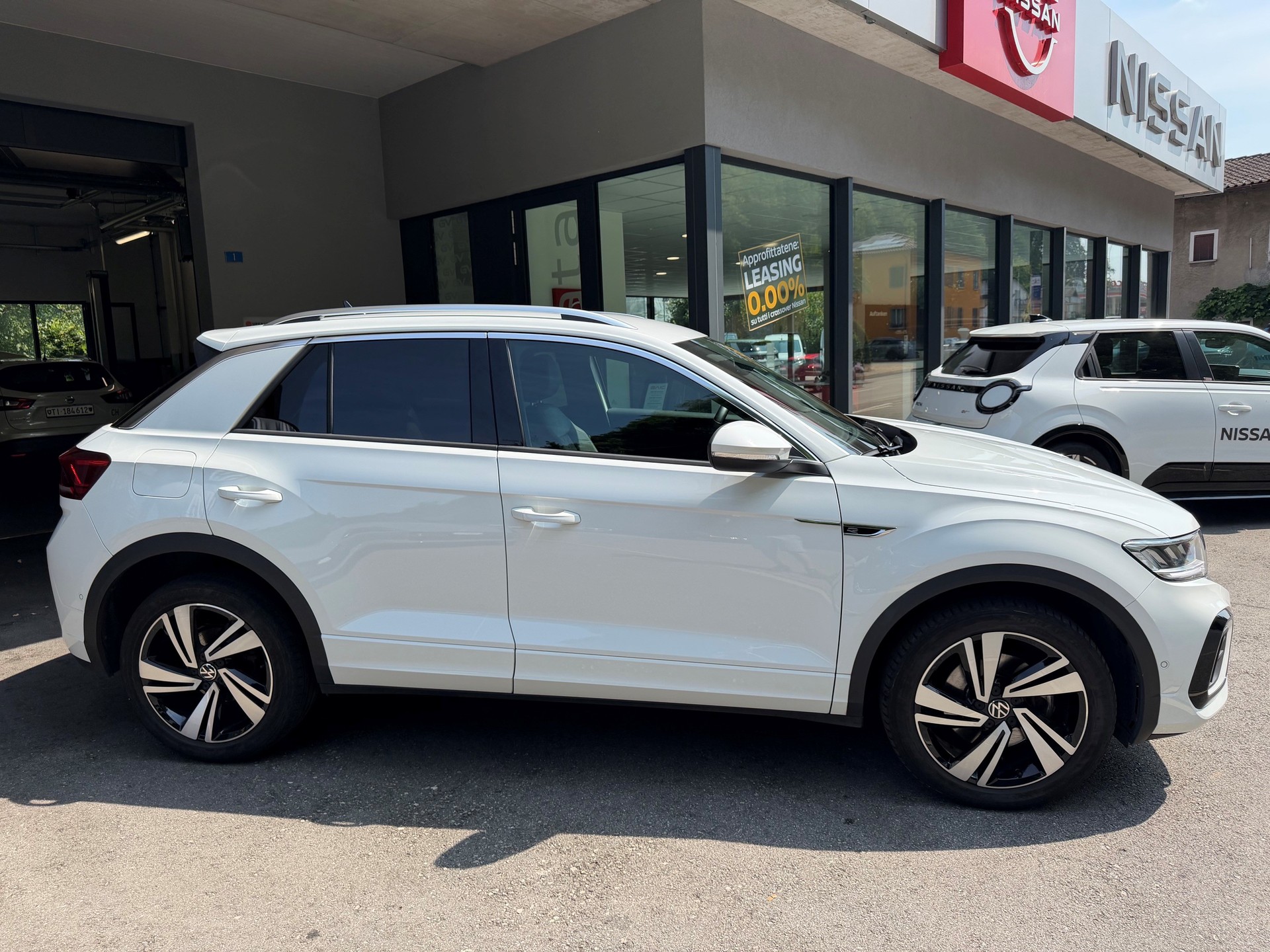 VW T-Roc 2.0 TSI R-Line DSG 4Motion-image-1