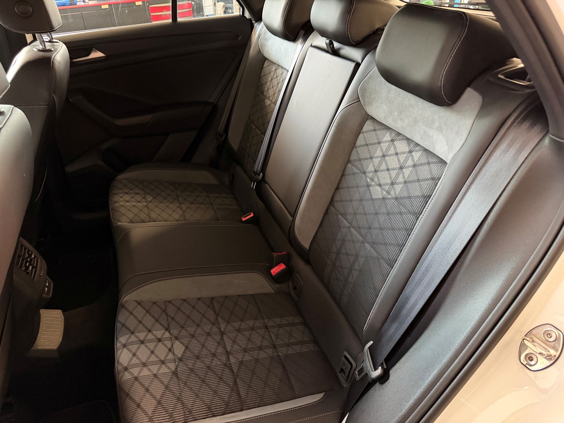 VW T-Roc 2.0 TSI R-Line DSG 4Motion-image-13