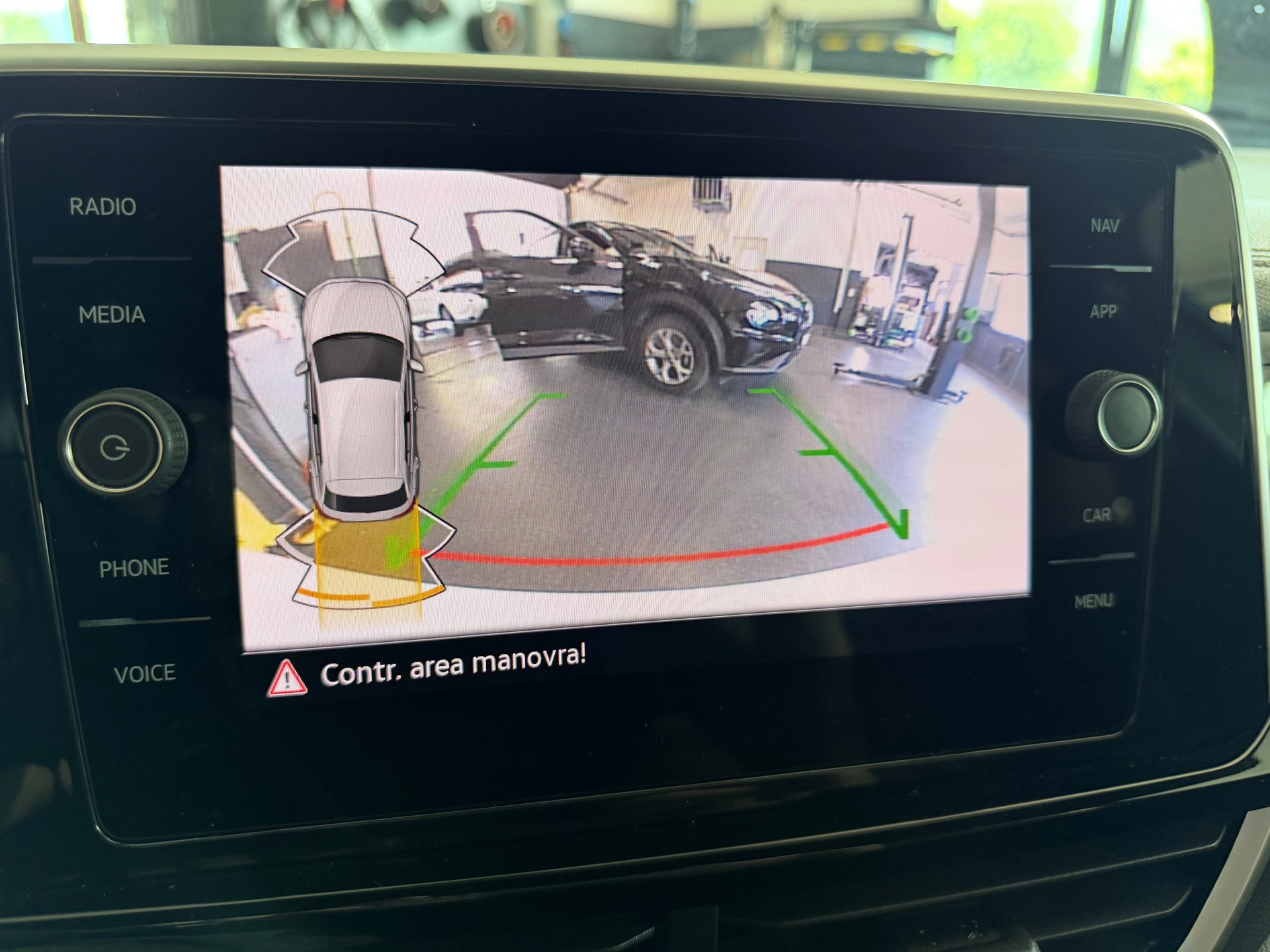 VW T-Roc 2.0 TSI R-Line DSG 4Motion-image-12