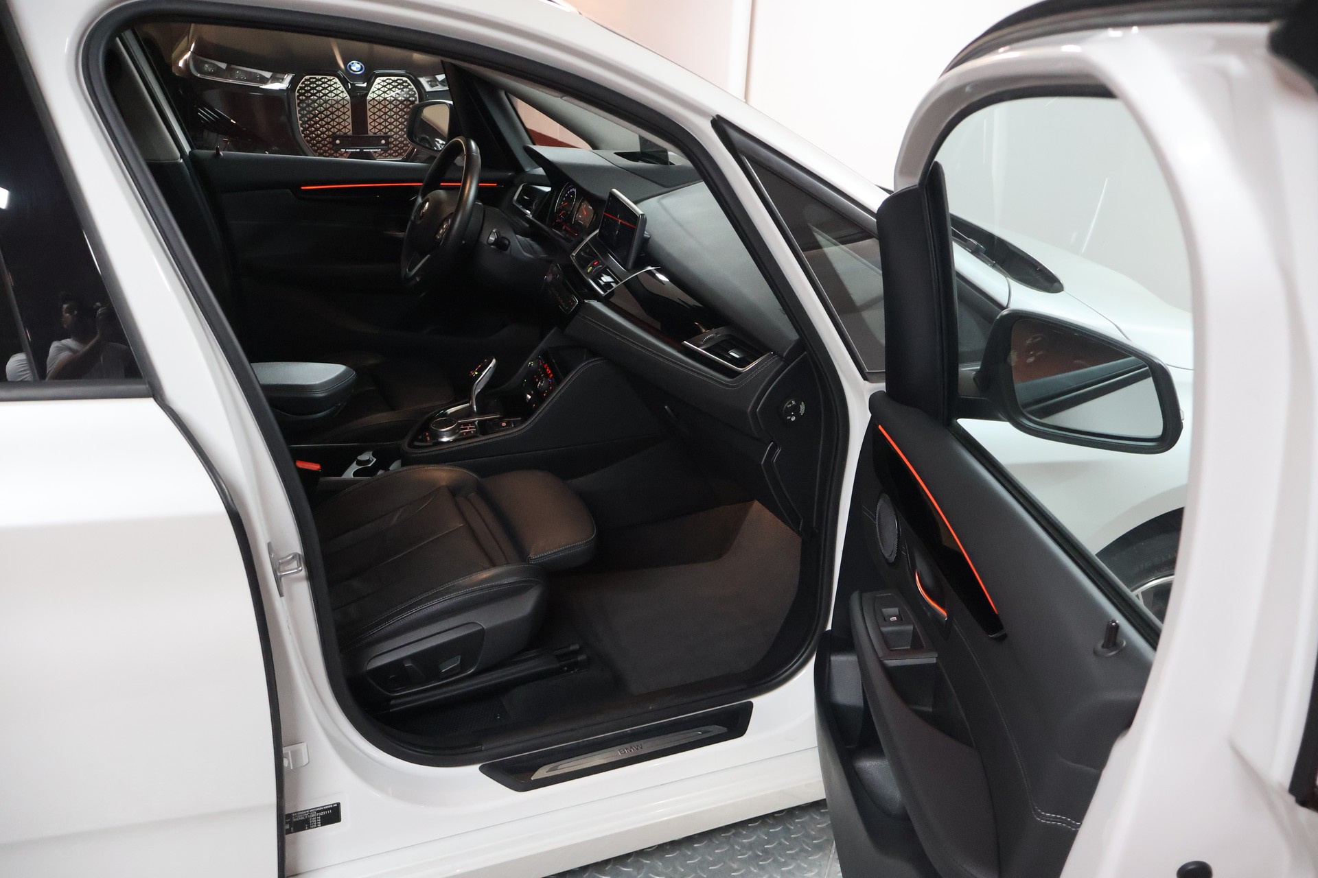 BMW 218d xDrive Active Tourer Steptronic Sport Line-image-13