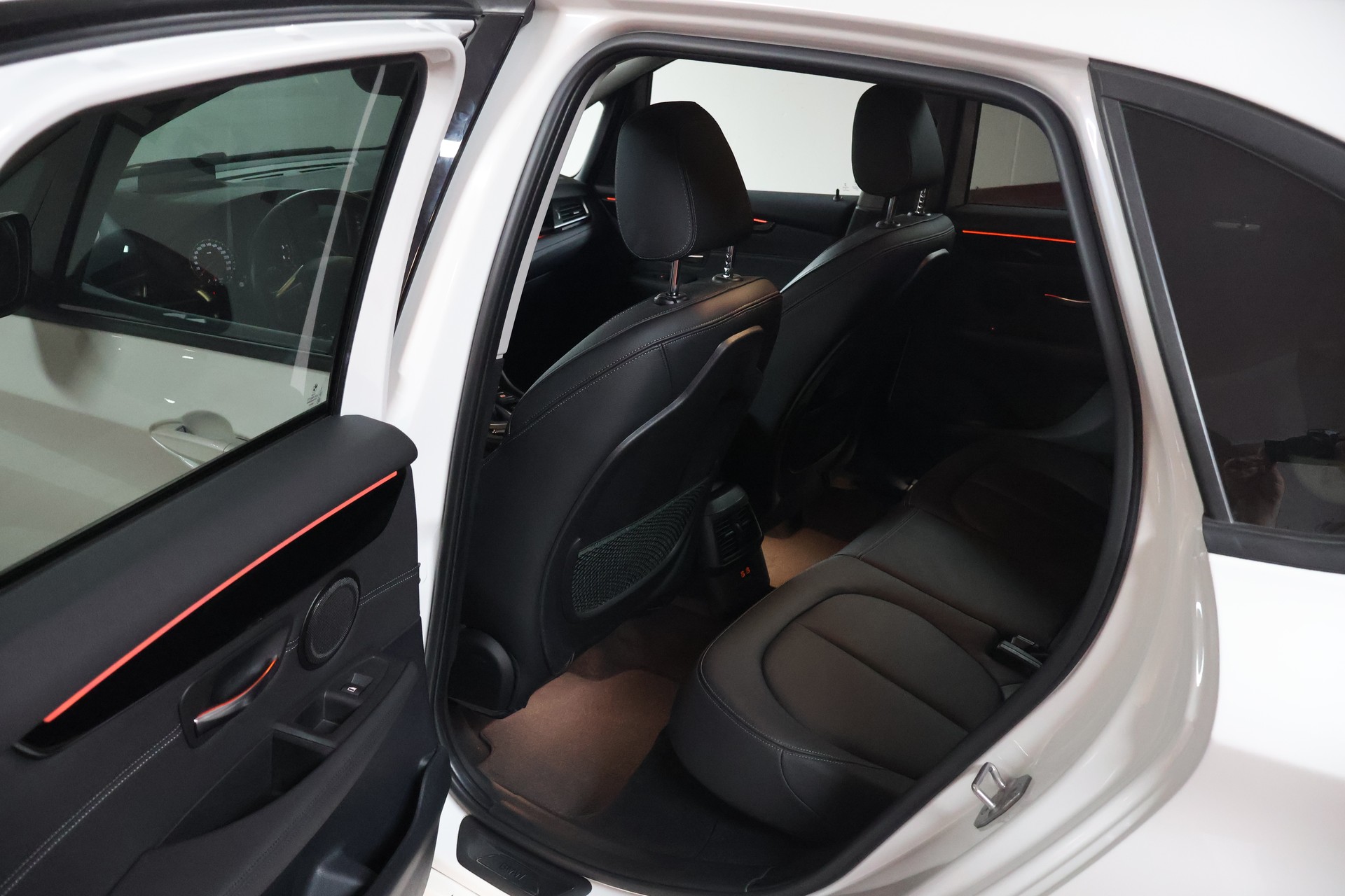BMW 218d xDrive Active Tourer Steptronic Sport Line-image-16