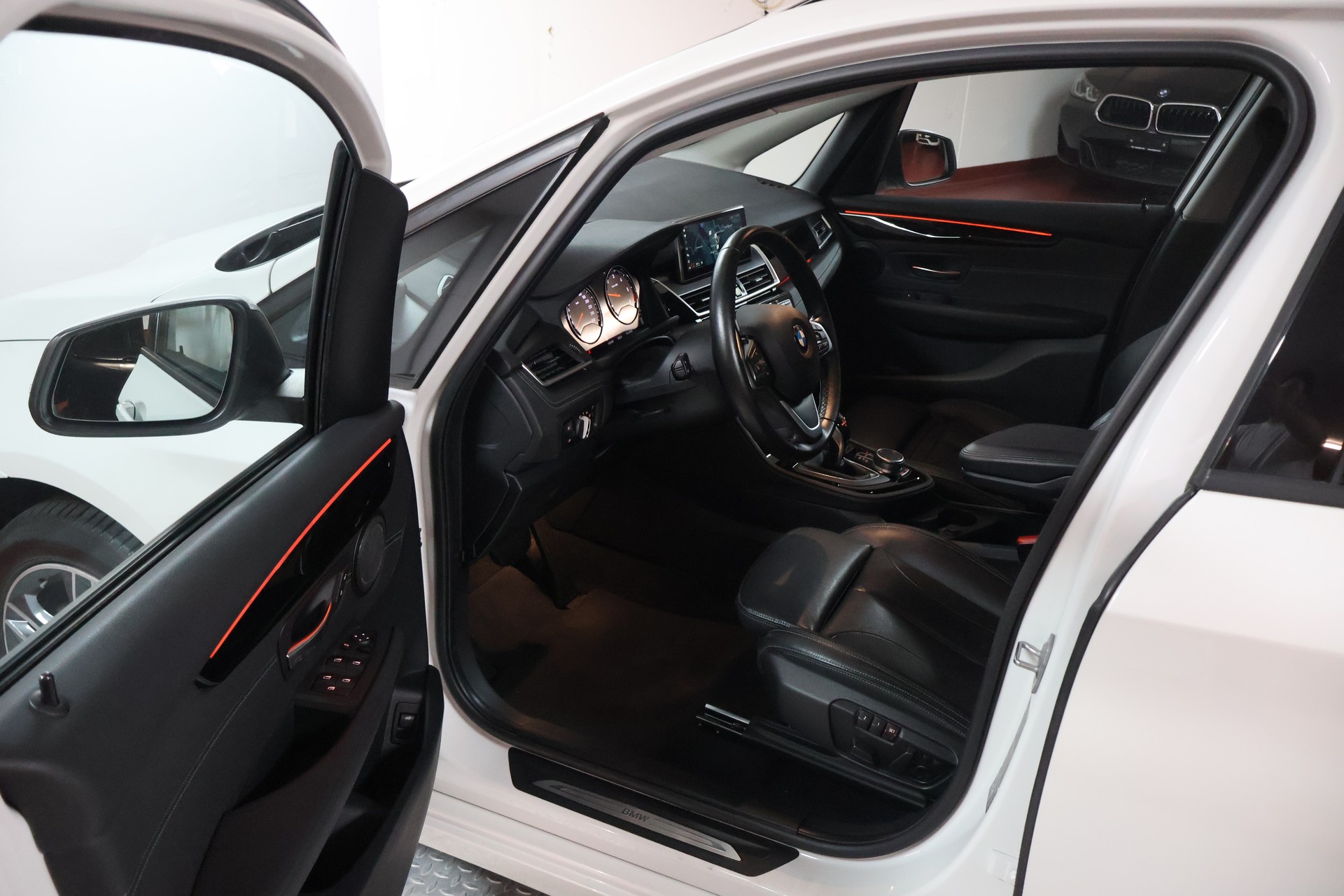 BMW 218d xDrive Active Tourer Steptronic Sport Line-image-6