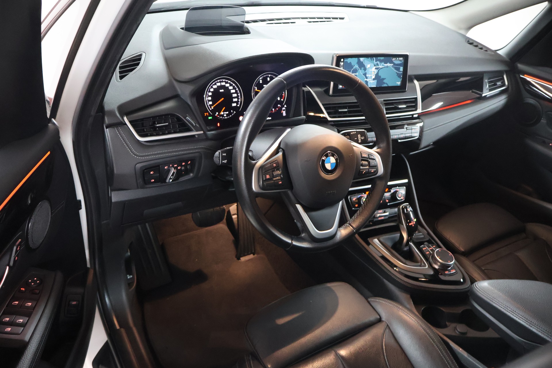 BMW 218d xDrive Active Tourer Steptronic Sport Line-image-7