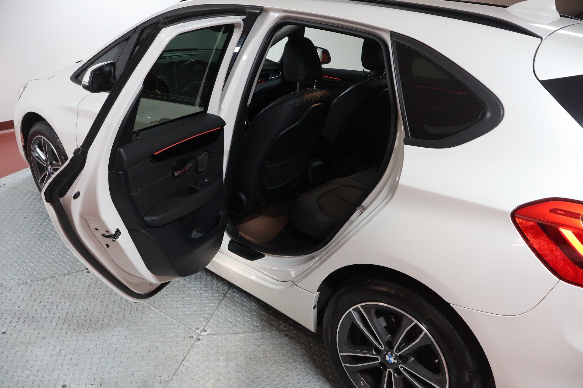 BMW 218d xDrive Active Tourer Steptronic Sport Line-image-15