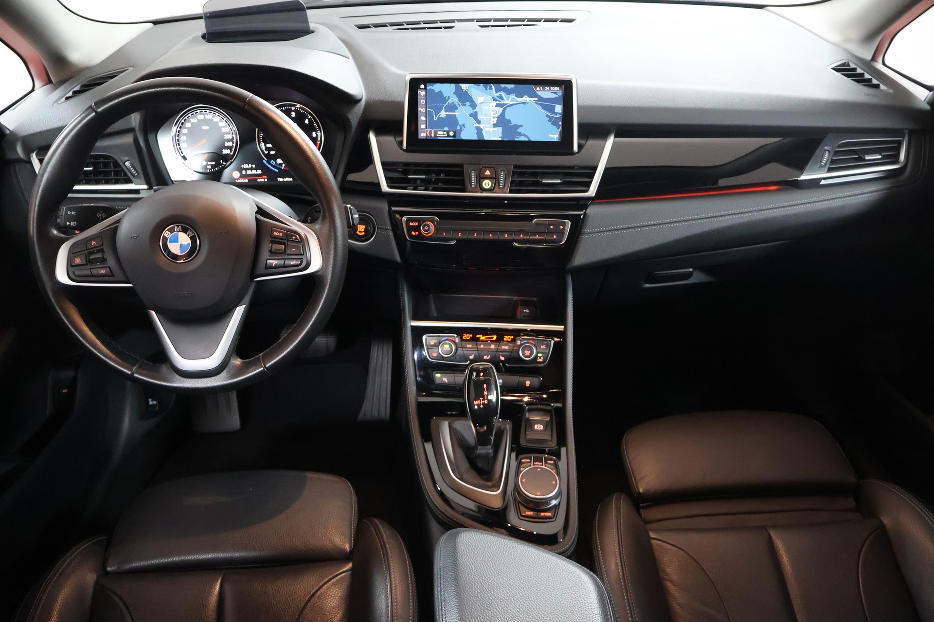 BMW 218d xDrive Active Tourer Steptronic Sport Line-image-9